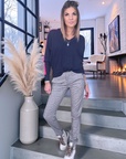 Pull bleu marine manches arc-en-ciel fluo - 𝐌𝐚𝐫𝐢𝐧𝐚𝟒𝟒𝐟𝐚𝐦𝐢𝐥𝐲