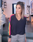 Pull bleu marine manches arc-en-ciel fluo - 𝐌𝐚𝐫𝐢𝐧𝐚𝟒𝟒𝐟𝐚𝐦𝐢𝐥𝐲