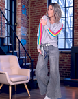 Pull gris clair à bandes latérales arc-en-ciel - 𝐌𝐚𝐫𝐢𝐧𝐚𝟒𝟒𝐟𝐚𝐦𝐢𝐥𝐲