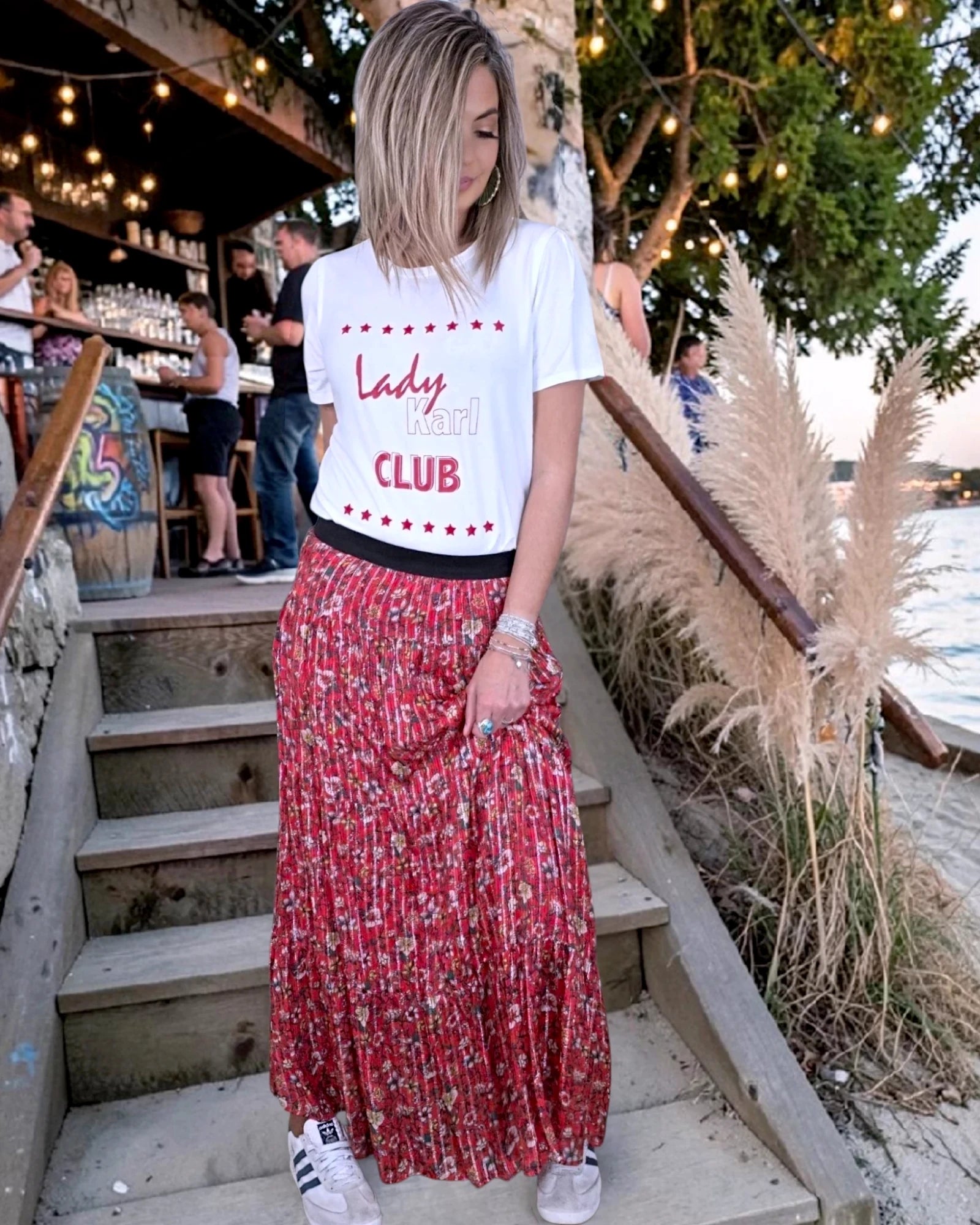 T-shirt blanc à inscriptions rouges - 𝐌𝐚𝐫𝐢𝐧𝐚𝟒𝟒𝐟𝐚𝐦𝐢𝐥𝐲
