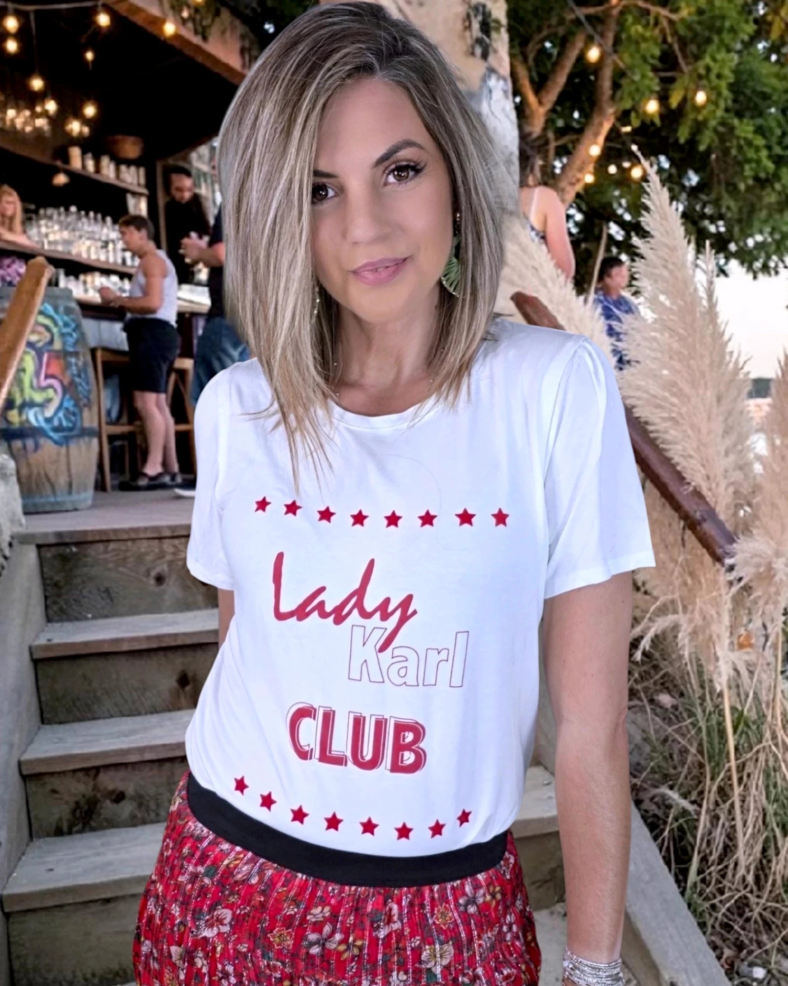 T-shirt blanc à inscriptions rouges - 𝐌𝐚𝐫𝐢𝐧𝐚𝟒𝟒𝐟𝐚𝐦𝐢𝐥𝐲
