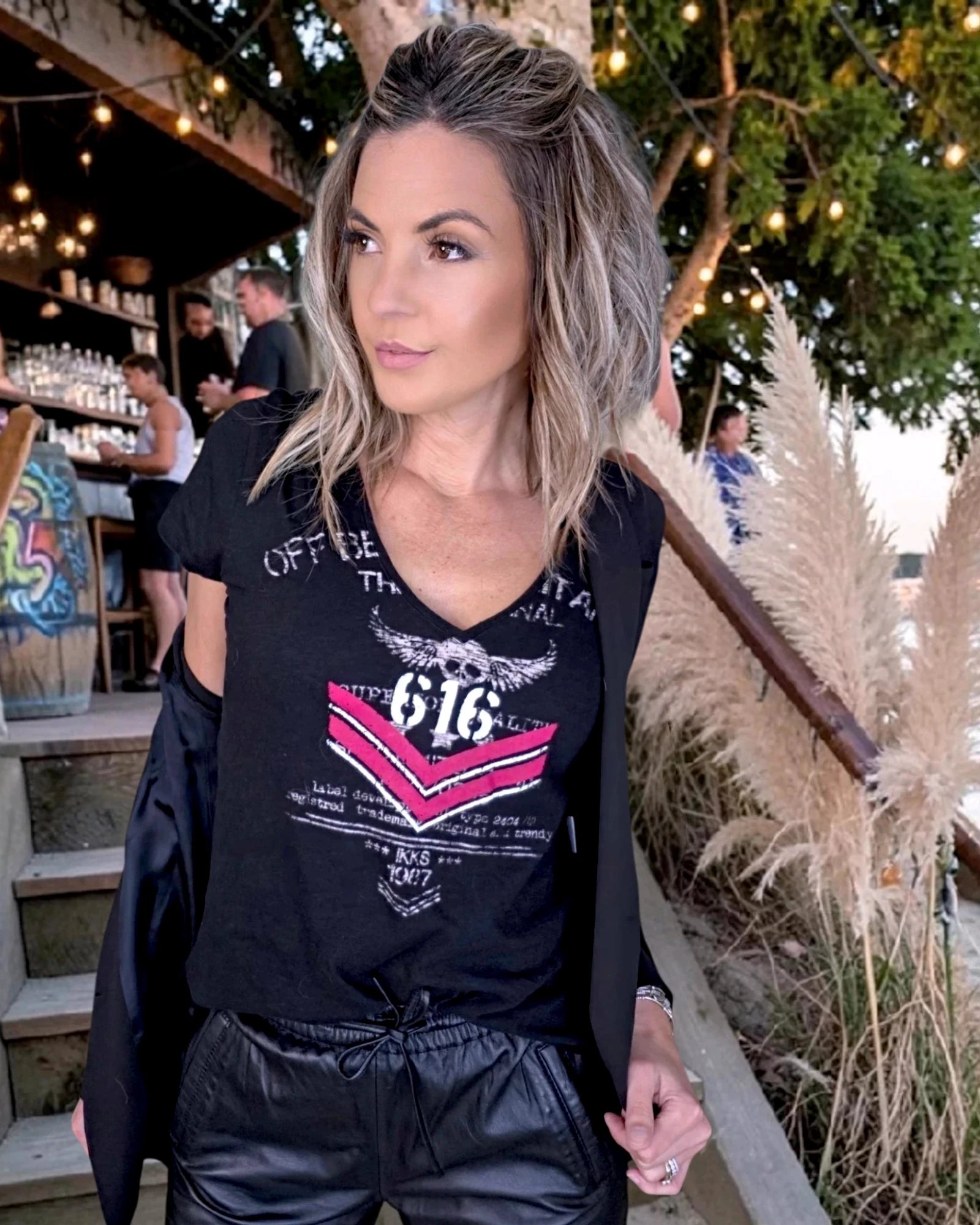 T-shirt noir à inscriptions militaires - 𝐌𝐚𝐫𝐢𝐧𝐚𝟒𝟒𝐟𝐚𝐦𝐢𝐥𝐲