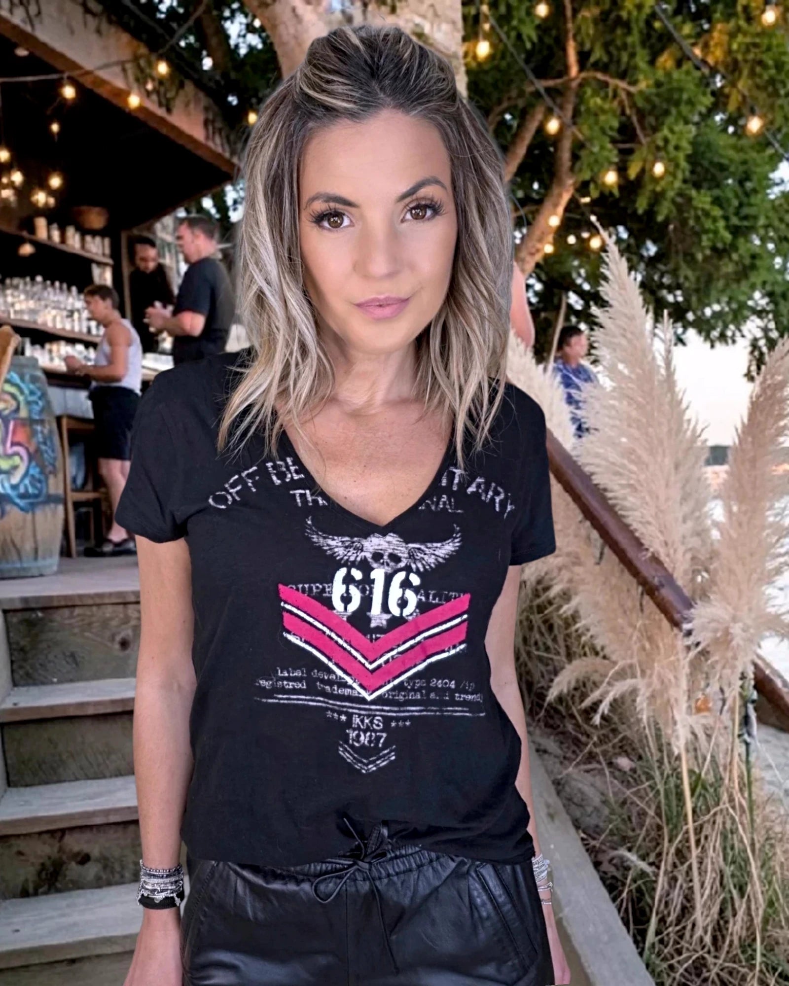 T-shirt noir à inscriptions militaires - 𝐌𝐚𝐫𝐢𝐧𝐚𝟒𝟒𝐟𝐚𝐦𝐢𝐥𝐲