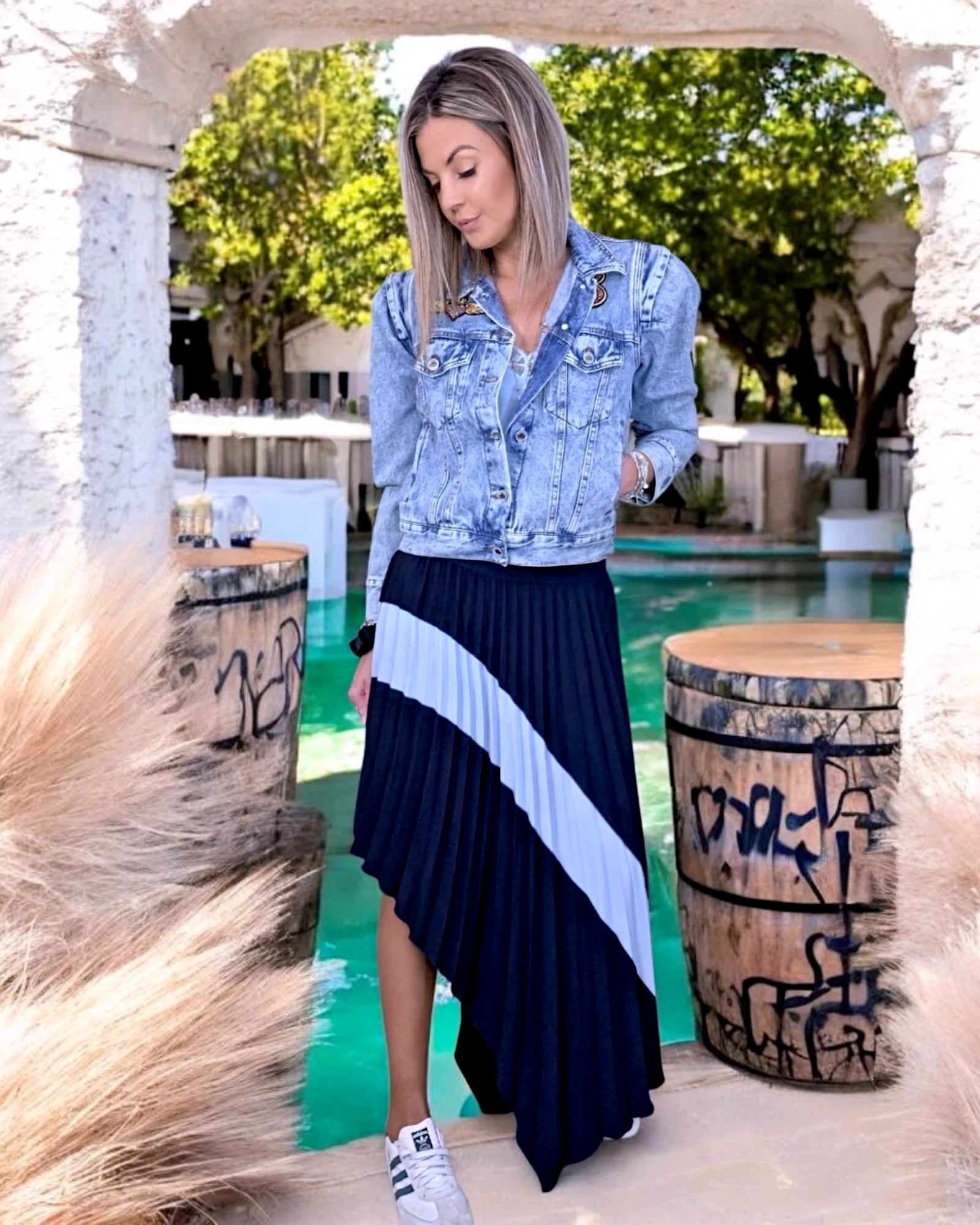 Jupe Plissée asymétrique bleu marine et bleu ciel - 𝐌𝐚𝐫𝐢𝐧𝐚𝟒𝟒𝐟𝐚𝐦𝐢𝐥𝐲