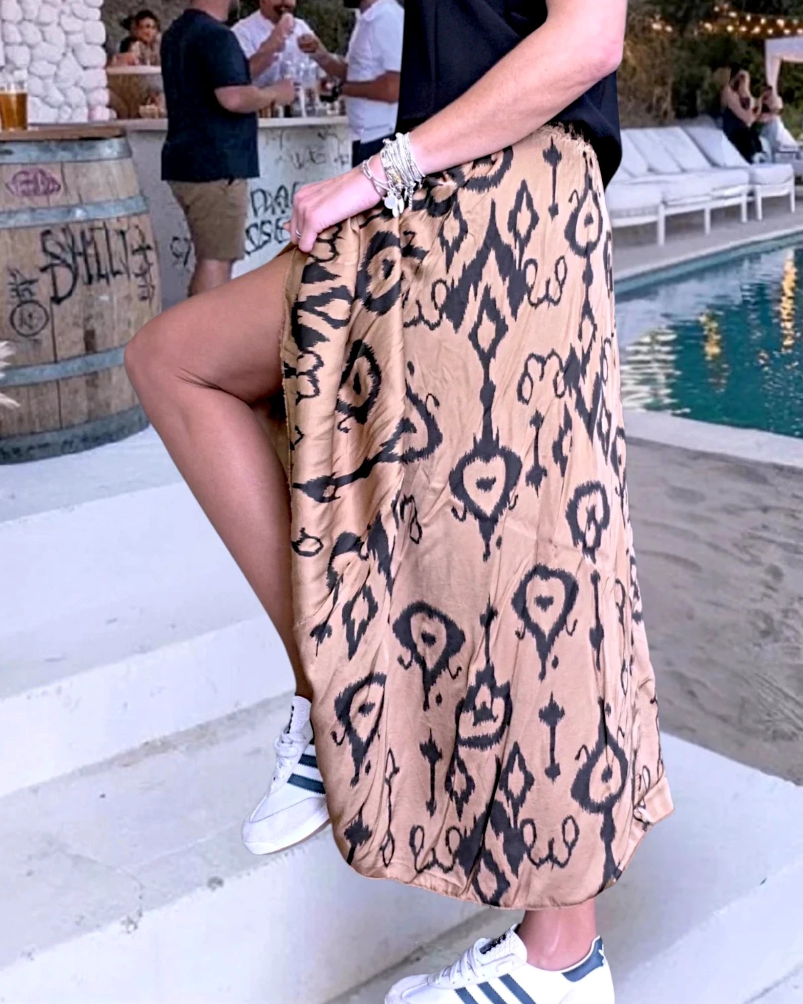 Jupe beige à imprimé noir - 𝐌𝐚𝐫𝐢𝐧𝐚𝟒𝟒𝐟𝐚𝐦𝐢𝐥𝐲