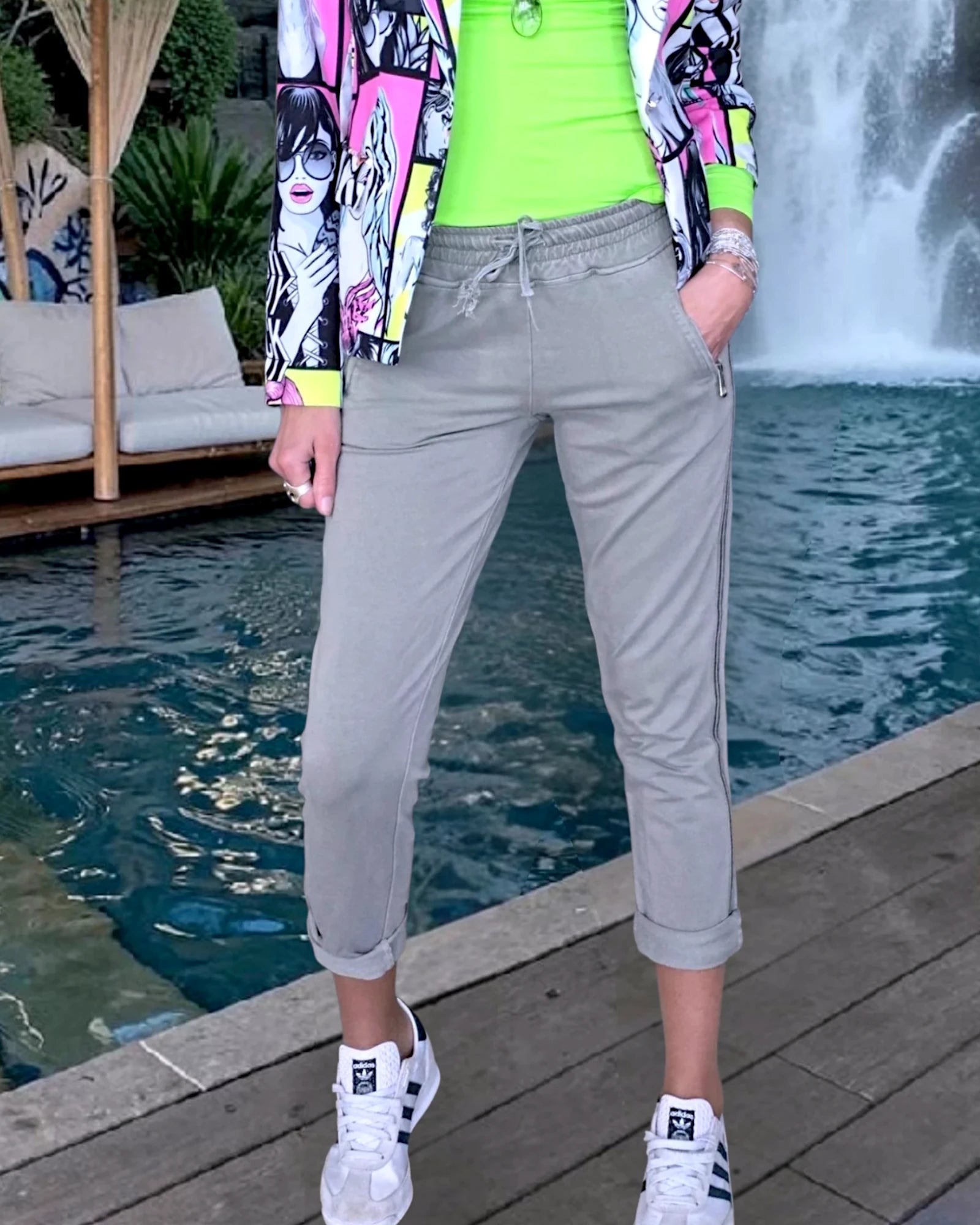 Pantalon 7/8è jeeging kaki-gris - 𝐌𝐚𝐫𝐢𝐧𝐚𝟒𝟒𝐟𝐚𝐦𝐢𝐥𝐲