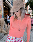 Casquette ajourée beige avec fils mettalisé doré - 𝐌𝐚𝐫𝐢𝐧𝐚𝟒𝟒𝐟𝐚𝐦𝐢𝐥𝐲