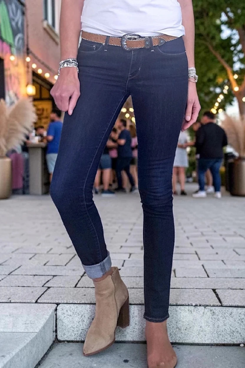 Jean brut demi-curves - 𝐌𝐚𝐫𝐢𝐧𝐚𝟒𝟒𝐟𝐚𝐦𝐢𝐥𝐲