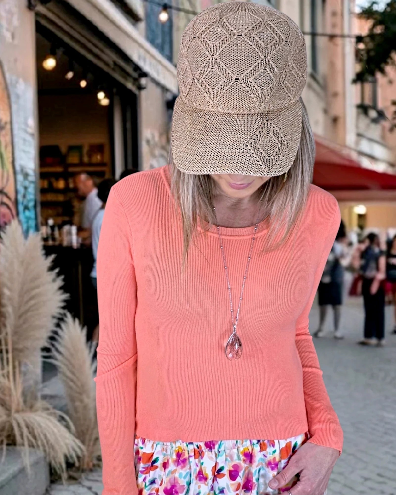 Casquette ajourée beige avec fils mettalisé doré - 𝐌𝐚𝐫𝐢𝐧𝐚𝟒𝟒𝐟𝐚𝐦𝐢𝐥𝐲