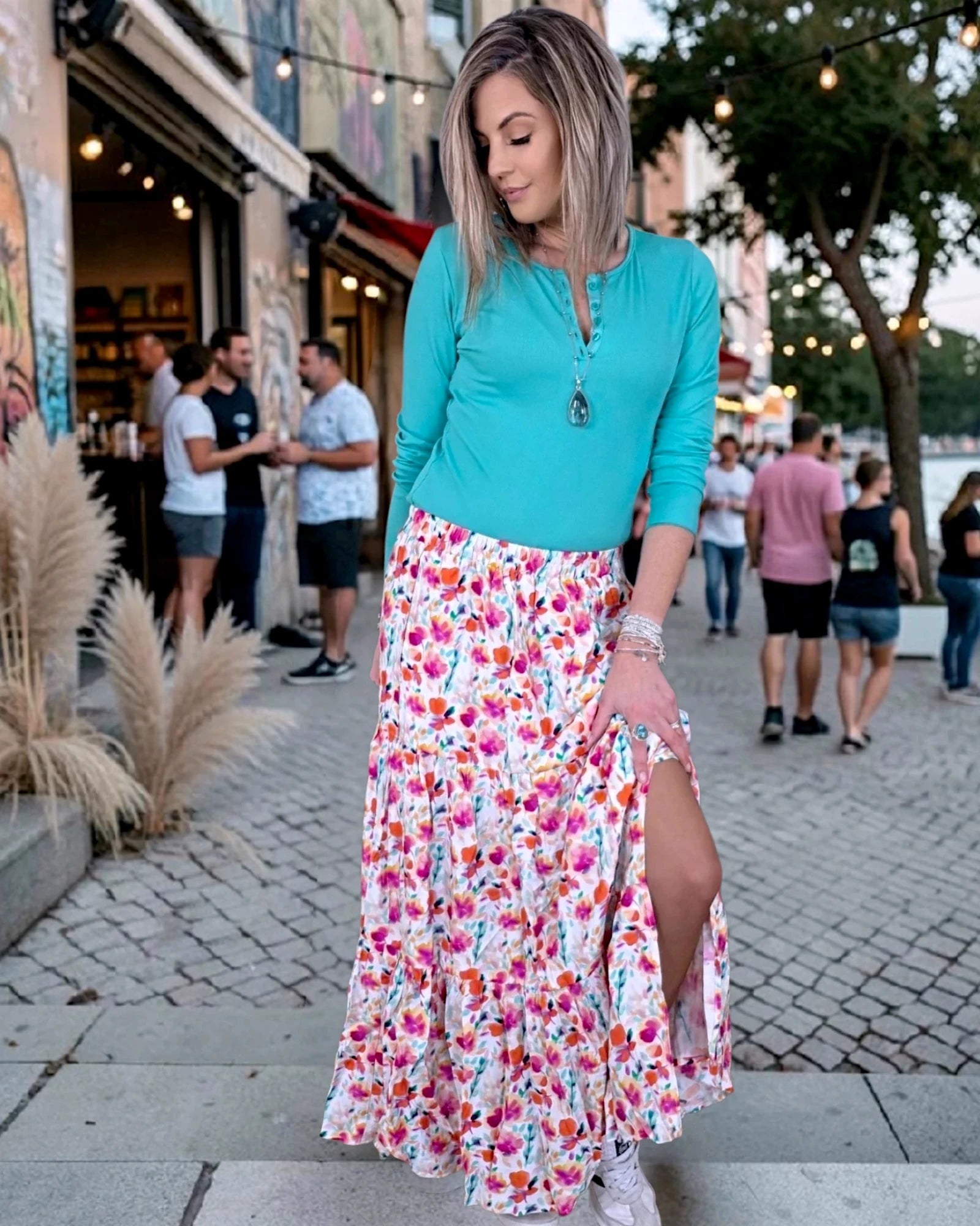 Jupe blanche à imprimé fleuri - 𝐌𝐚𝐫𝐢𝐧𝐚𝟒𝟒𝐟𝐚𝐦𝐢𝐥𝐲