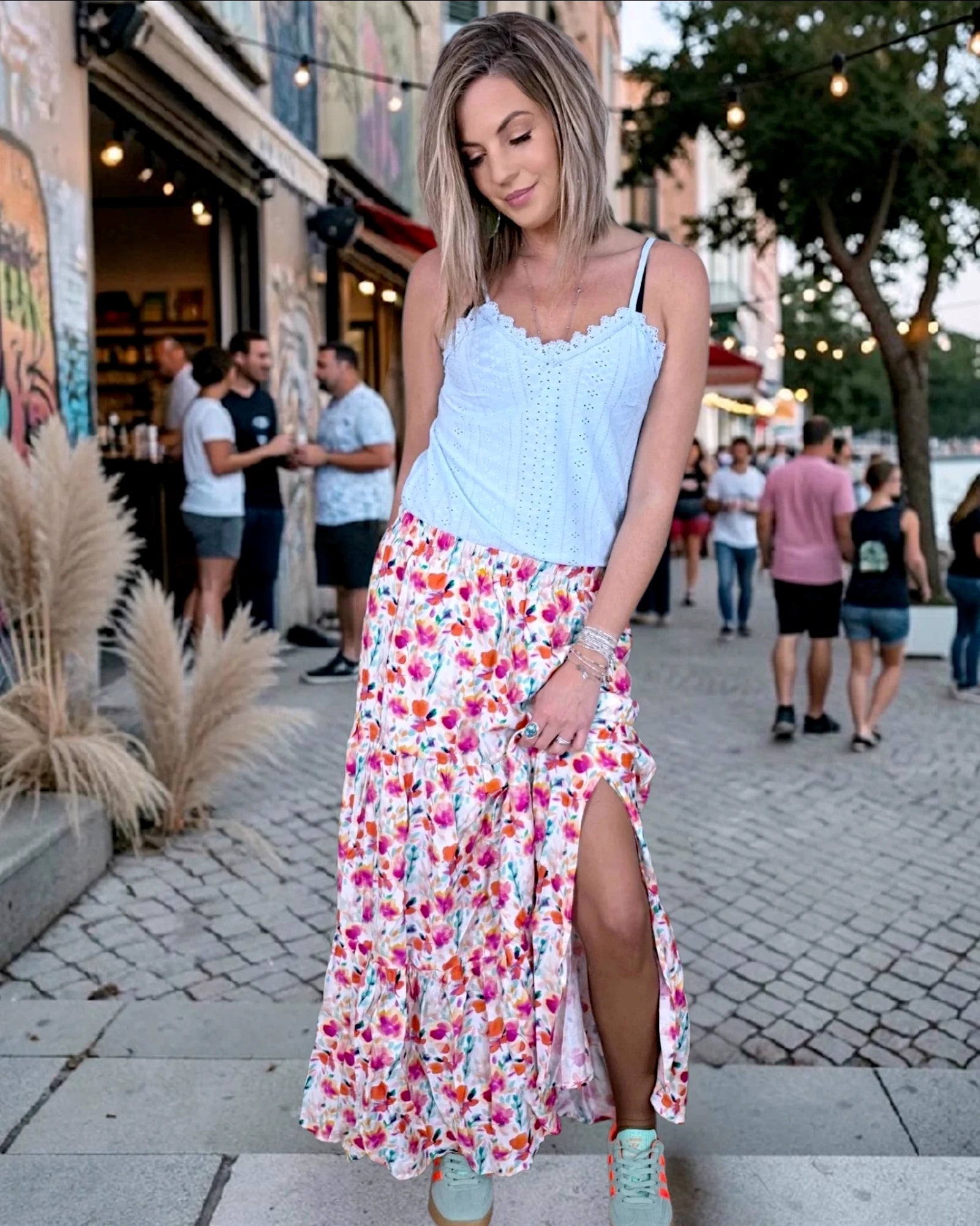 Jupe blanche à imprimé fleuri - 𝐌𝐚𝐫𝐢𝐧𝐚𝟒𝟒𝐟𝐚𝐦𝐢𝐥𝐲