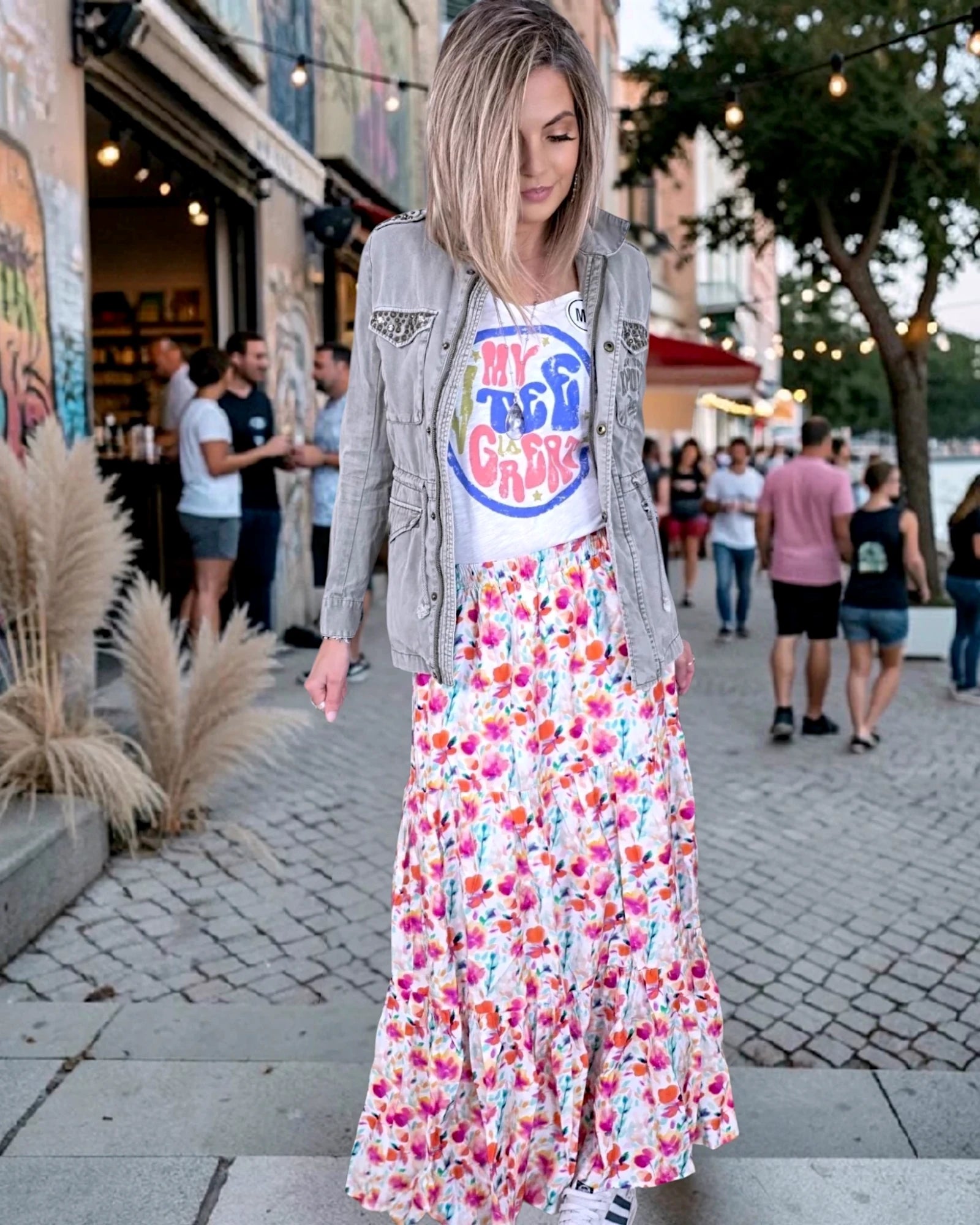 Jupe blanche à imprimé fleuri - 𝐌𝐚𝐫𝐢𝐧𝐚𝟒𝟒𝐟𝐚𝐦𝐢𝐥𝐲