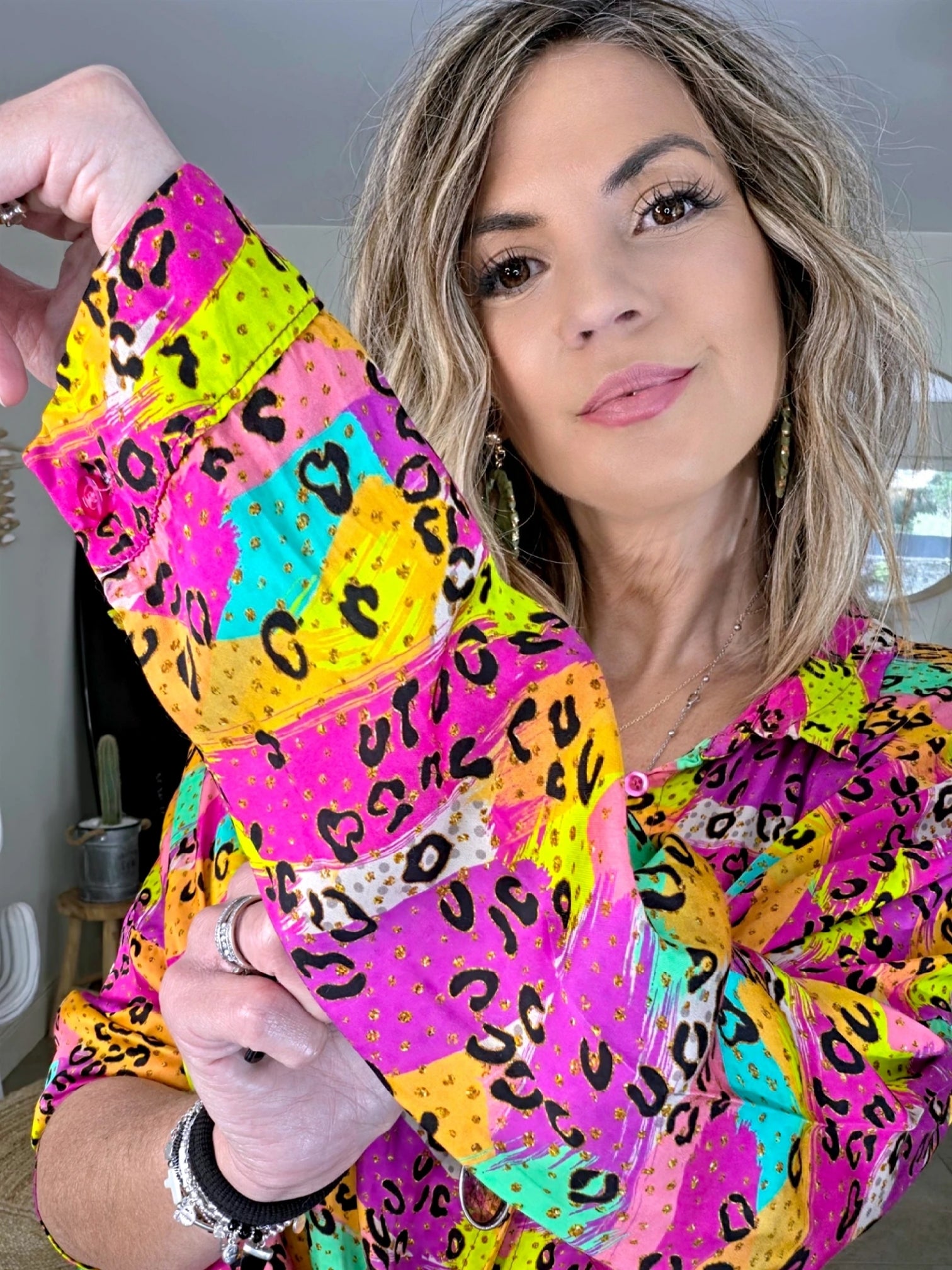 Chemise fluo à imprimé léopard - 𝐌𝐚𝐫𝐢𝐧𝐚𝟒𝟒𝐟𝐚𝐦𝐢𝐥𝐲