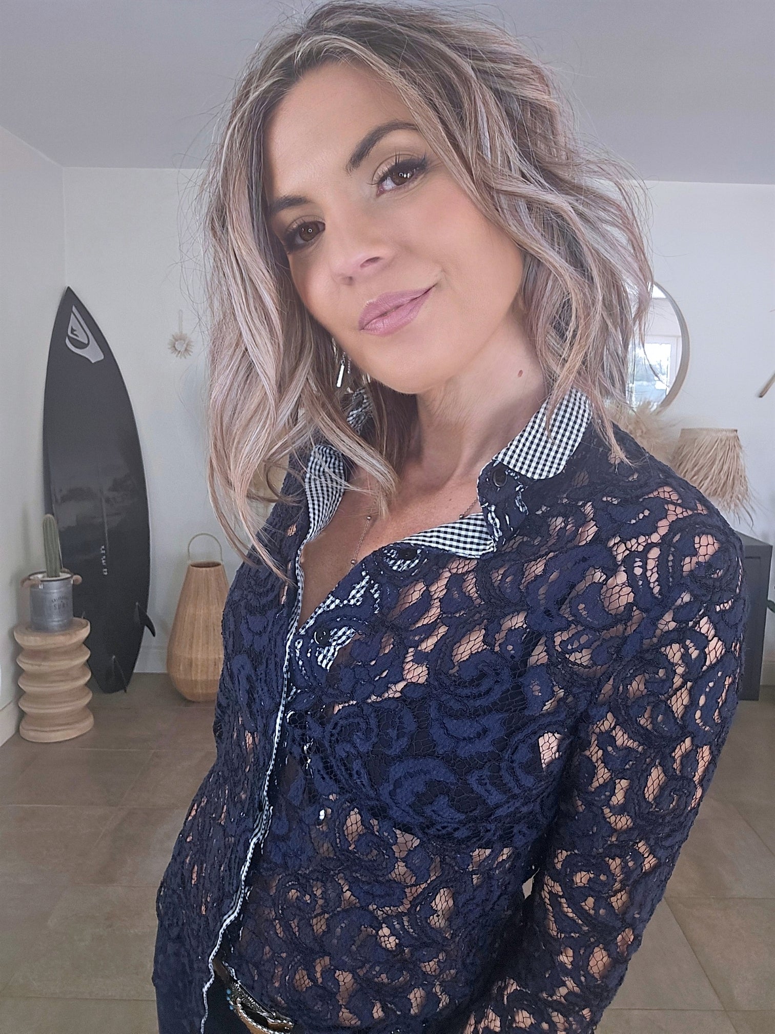 Chemise en dentelle bleu marine - 𝐌𝐚𝐫𝐢𝐧𝐚𝟒𝟒𝐟𝐚𝐦𝐢𝐥𝐲