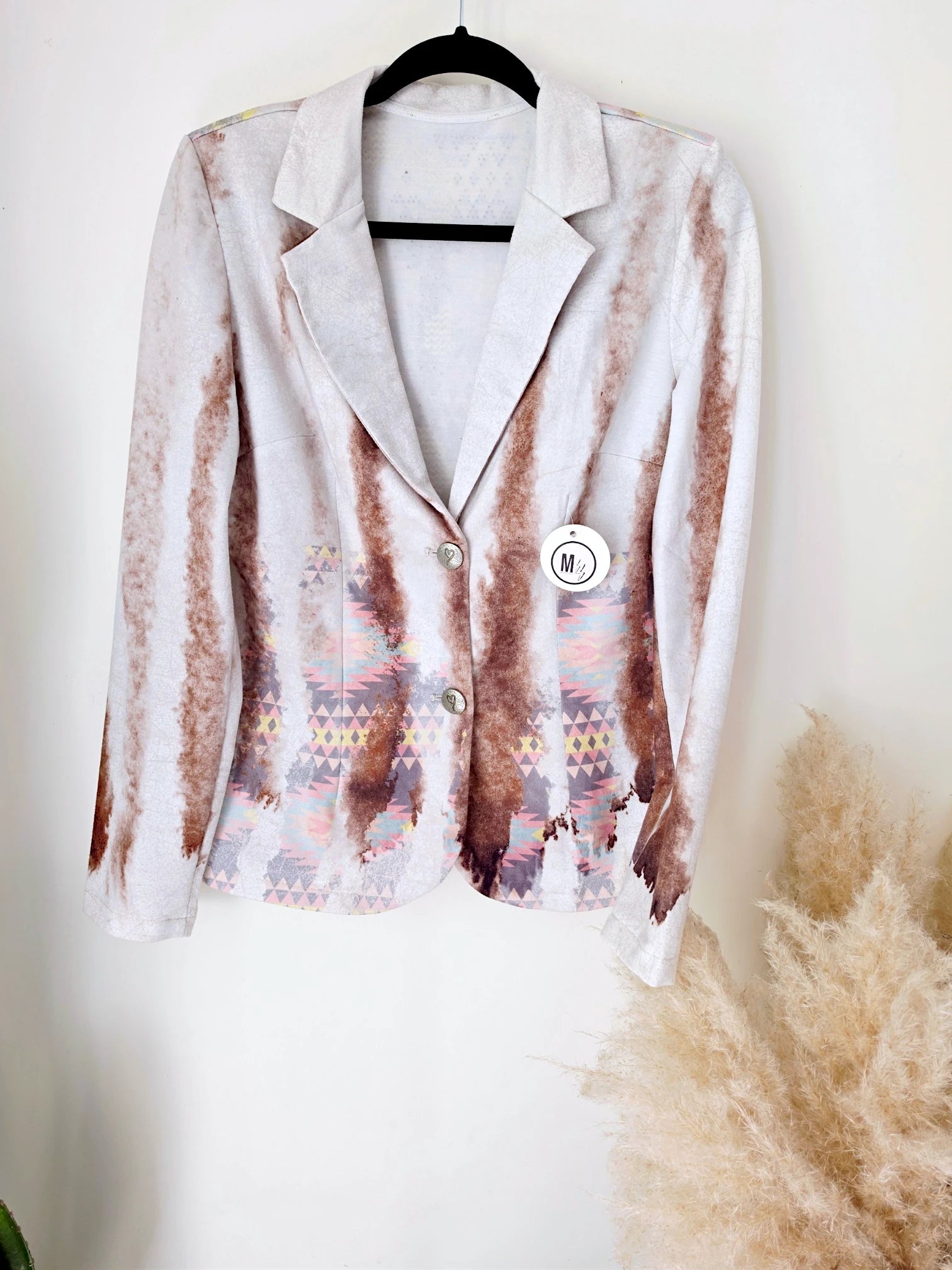 Veste cintrée tie and dye munie de strass au dos.