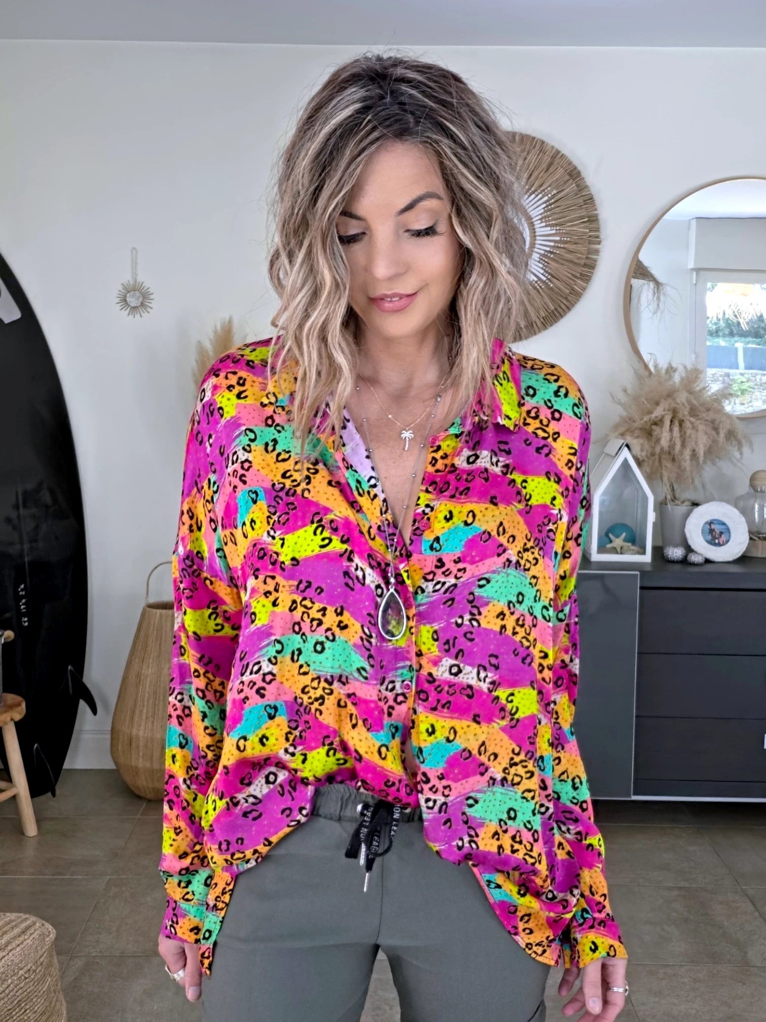 Chemise fluo à imprimé léopard - 𝐌𝐚𝐫𝐢𝐧𝐚𝟒𝟒𝐟𝐚𝐦𝐢𝐥𝐲