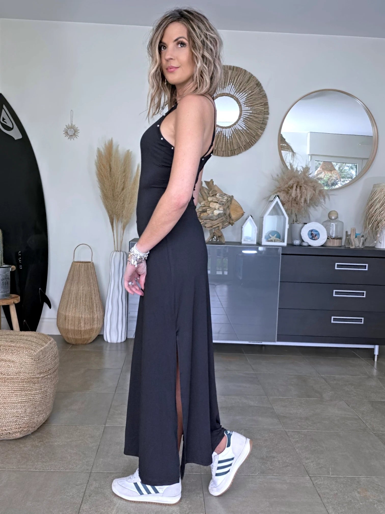 Robe longue noire cloutée