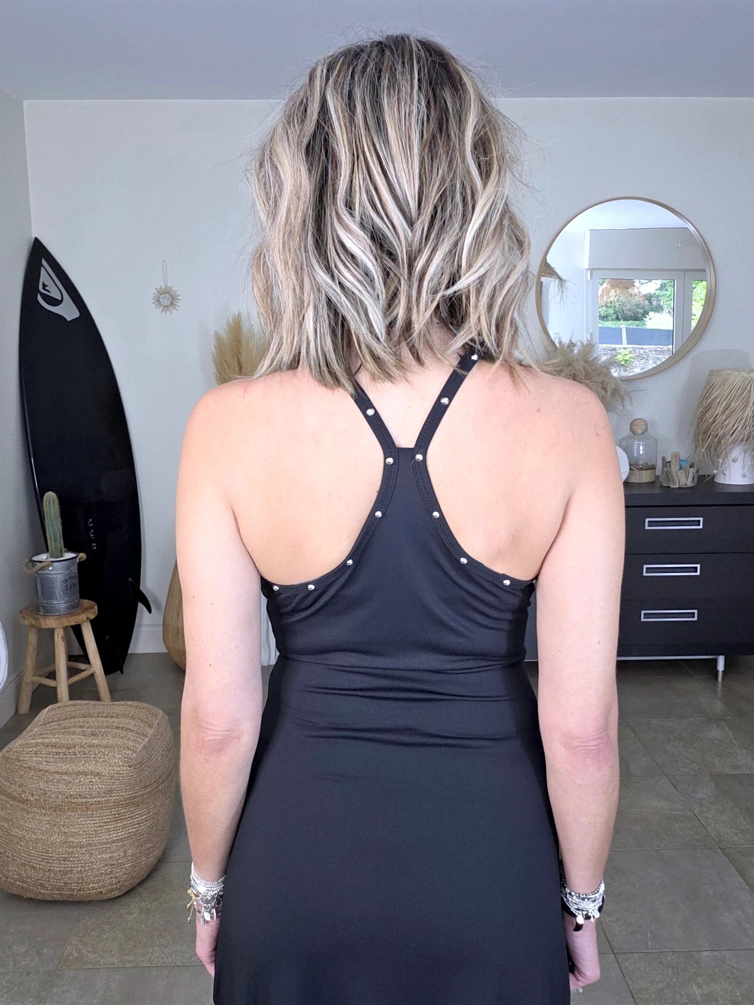 Robe longue noire cloutée