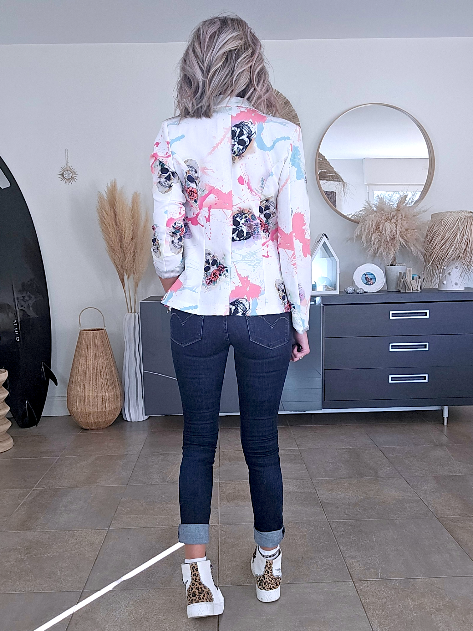 Veste blanche cintrée à imprimé skull - 𝐌𝐚𝐫𝐢𝐧𝐚𝟒𝟒𝐟𝐚𝐦𝐢𝐥𝐲