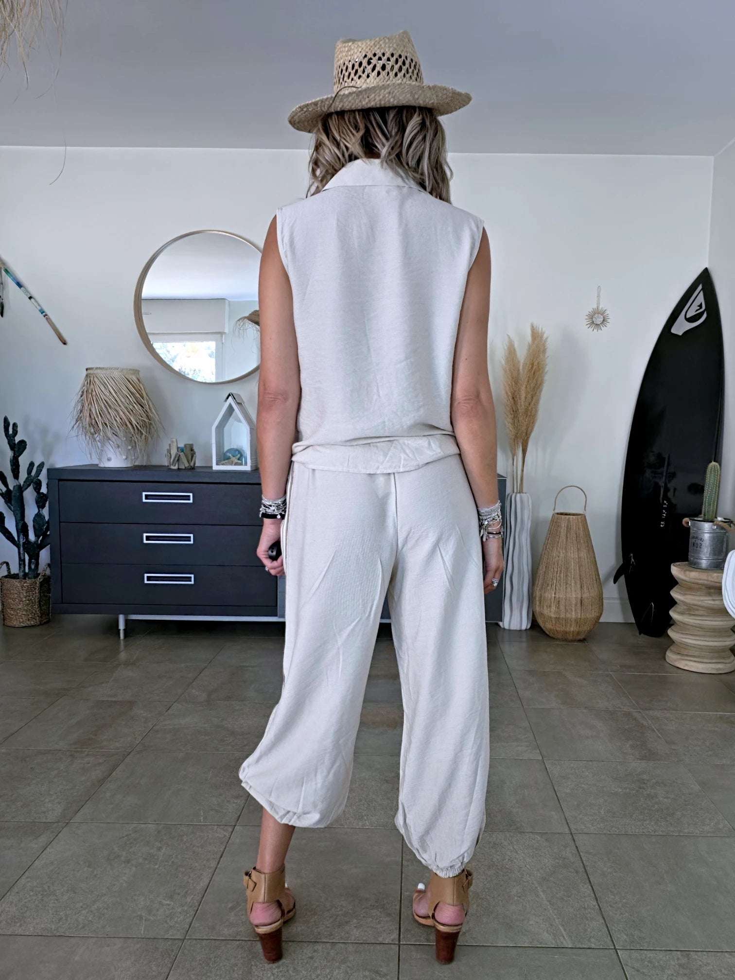 Ensemble beige haut + pantalon à bandes latérales