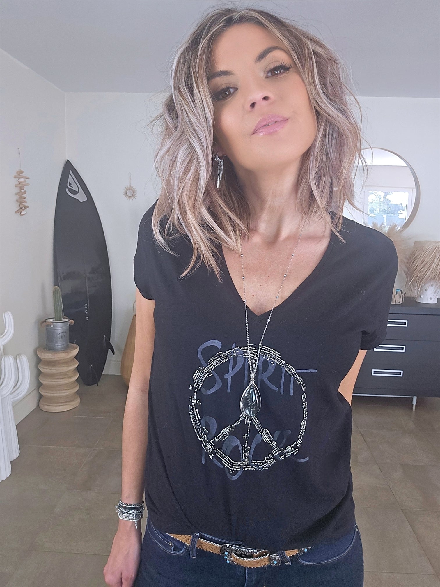 T-shirt noir à perles bijoux - 𝐌𝐚𝐫𝐢𝐧𝐚𝟒𝟒𝐟𝐚𝐦𝐢𝐥𝐲