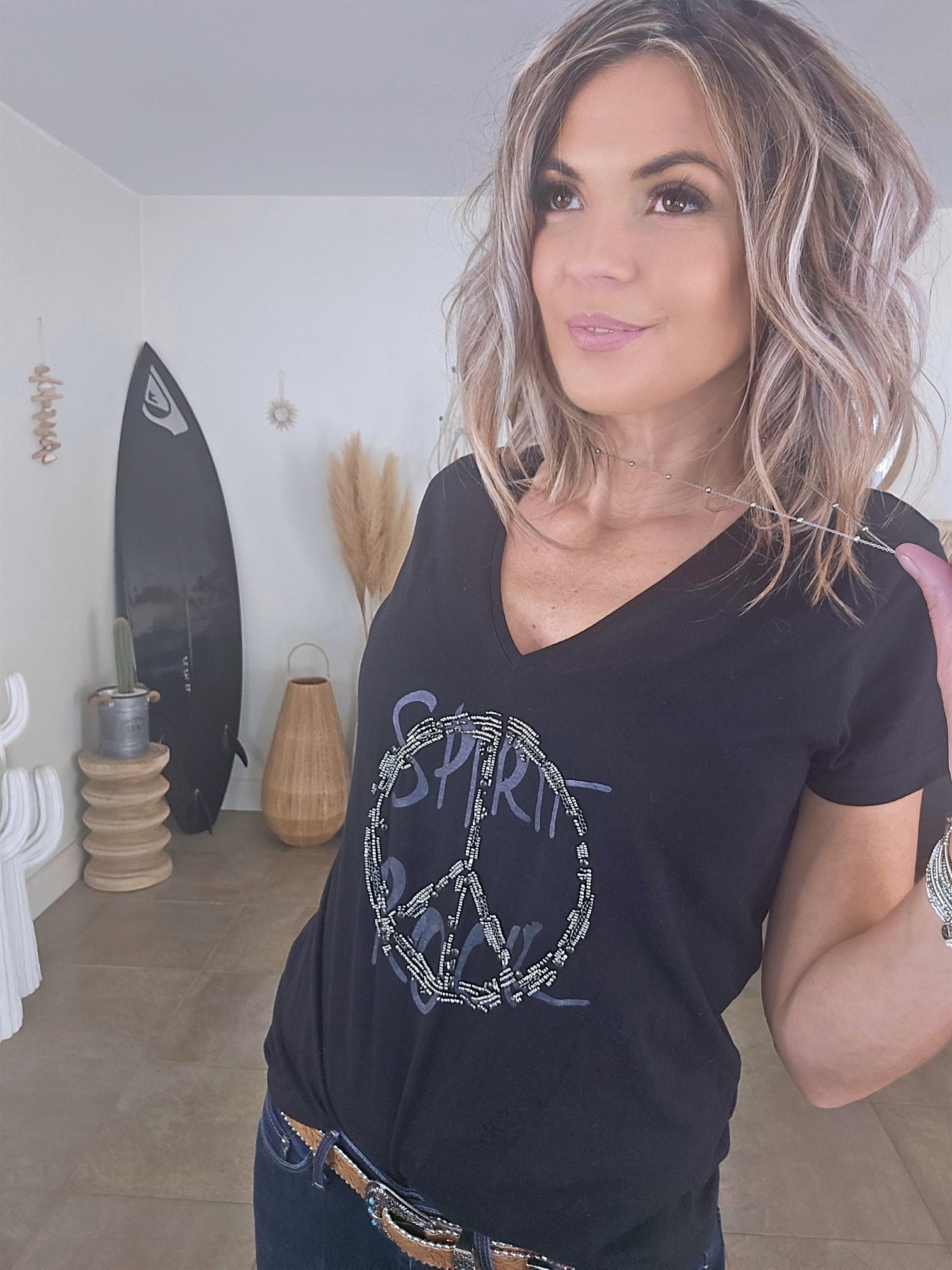 T-shirt noir à perles bijoux - 𝐌𝐚𝐫𝐢𝐧𝐚𝟒𝟒𝐟𝐚𝐦𝐢𝐥𝐲