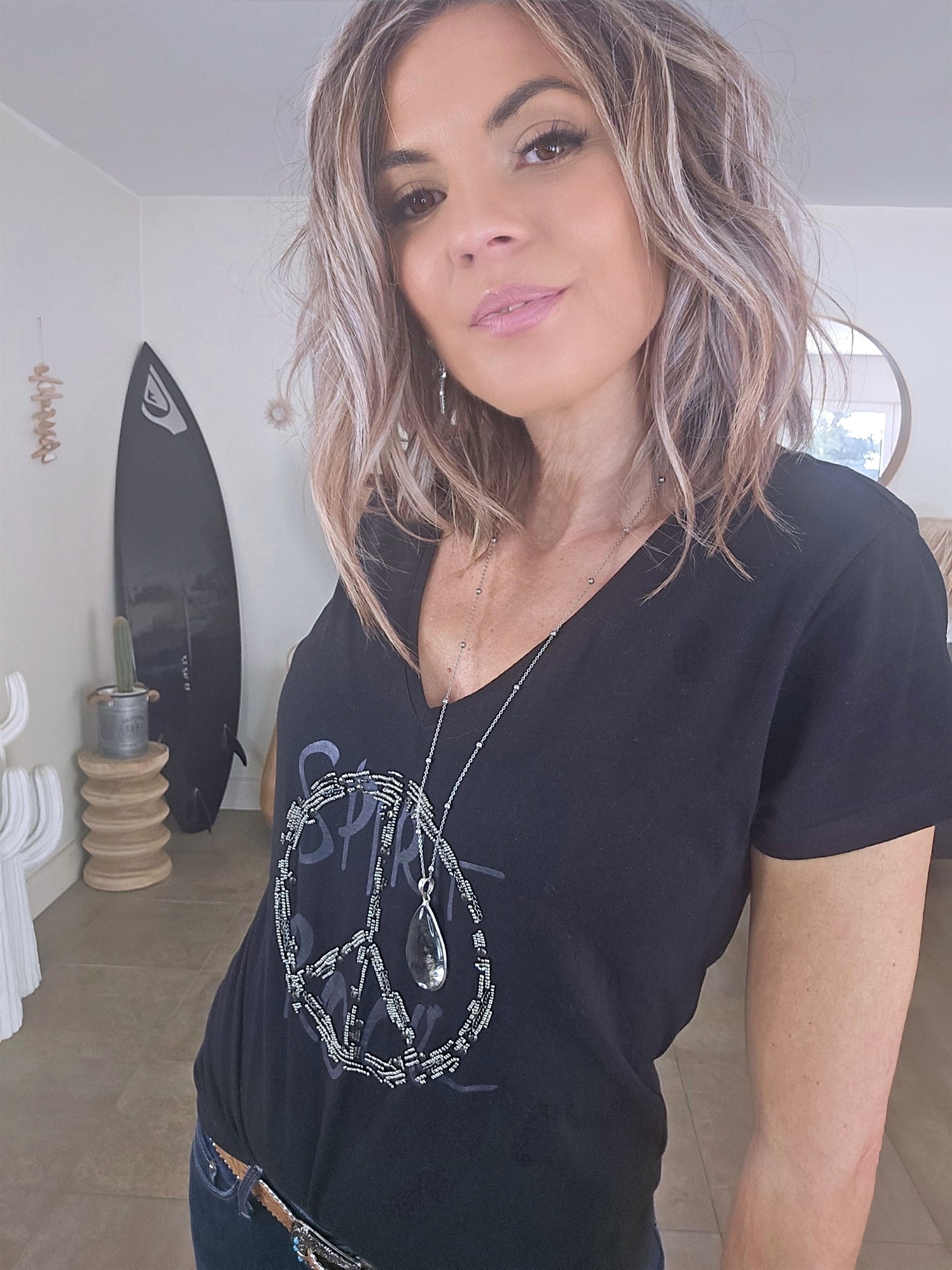 T-shirt noir à perles bijoux - 𝐌𝐚𝐫𝐢𝐧𝐚𝟒𝟒𝐟𝐚𝐦𝐢𝐥𝐲