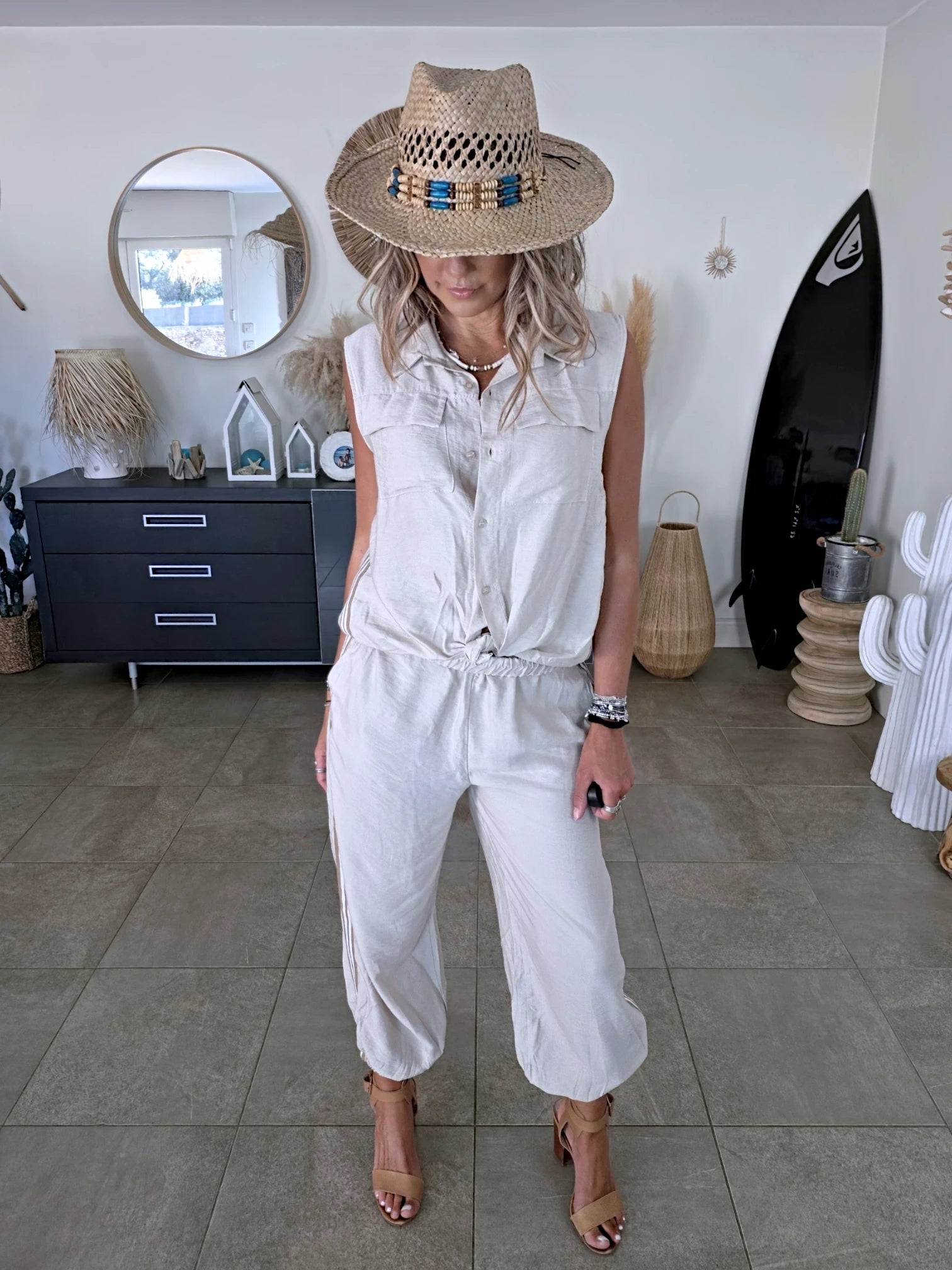 Ensemble beige haut + pantalon à bandes latérales