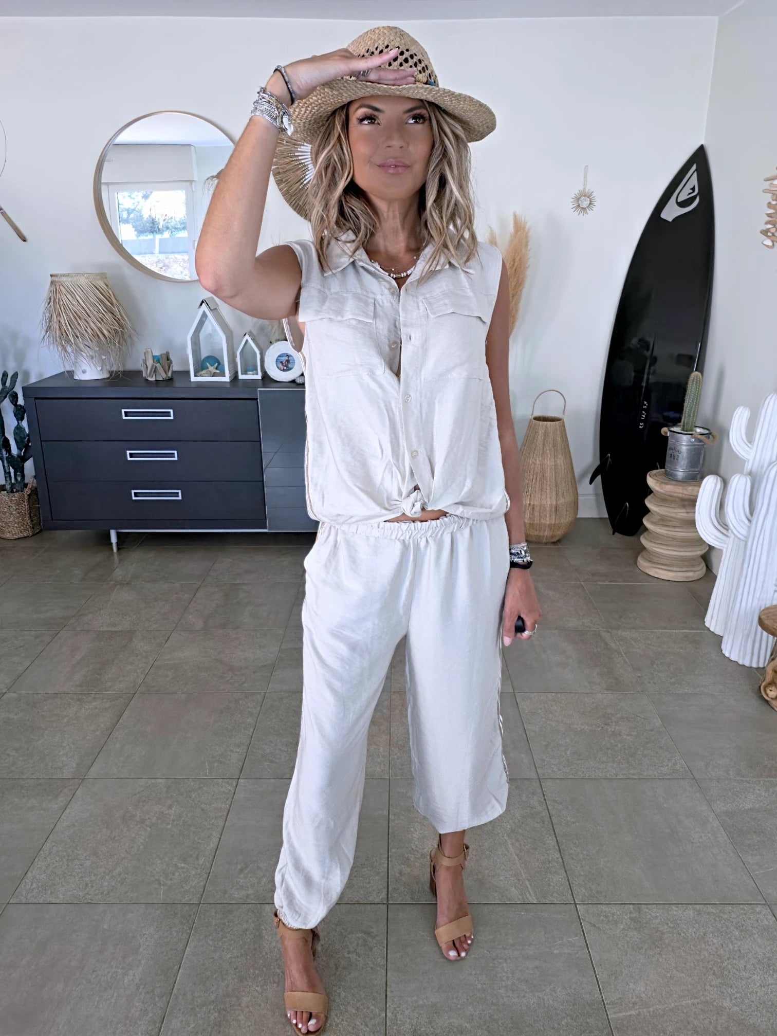 Ensemble beige haut + pantalon à bandes latérales