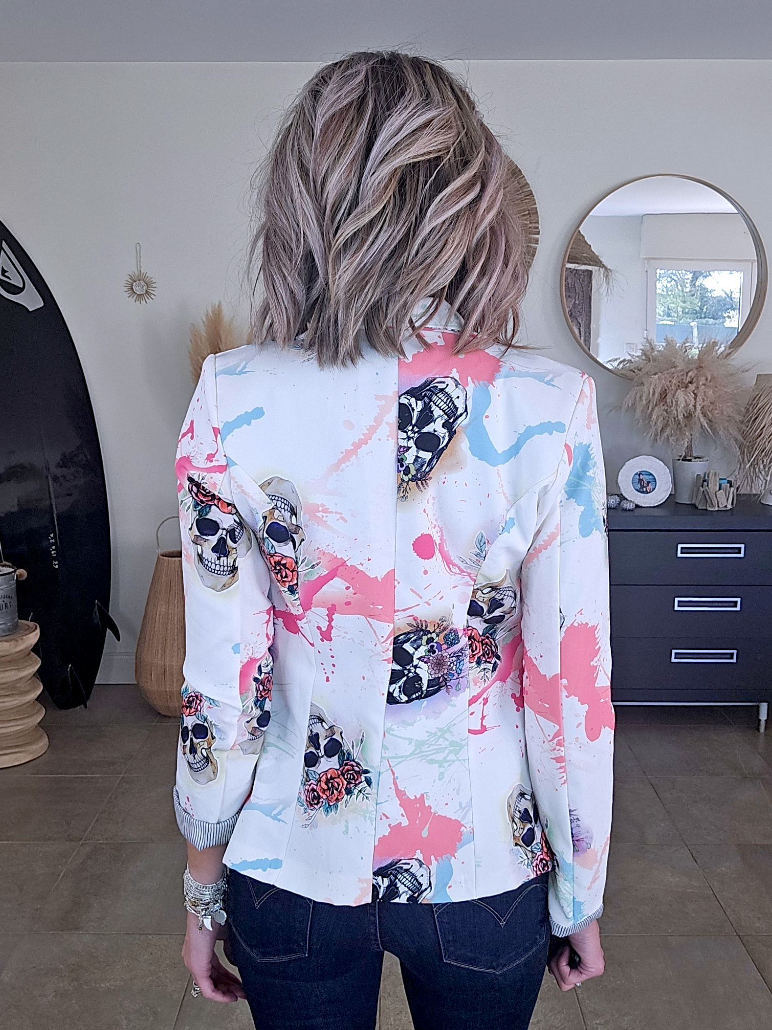 Veste blanche cintrée à imprimé skull - 𝐌𝐚𝐫𝐢𝐧𝐚𝟒𝟒𝐟𝐚𝐦𝐢𝐥𝐲