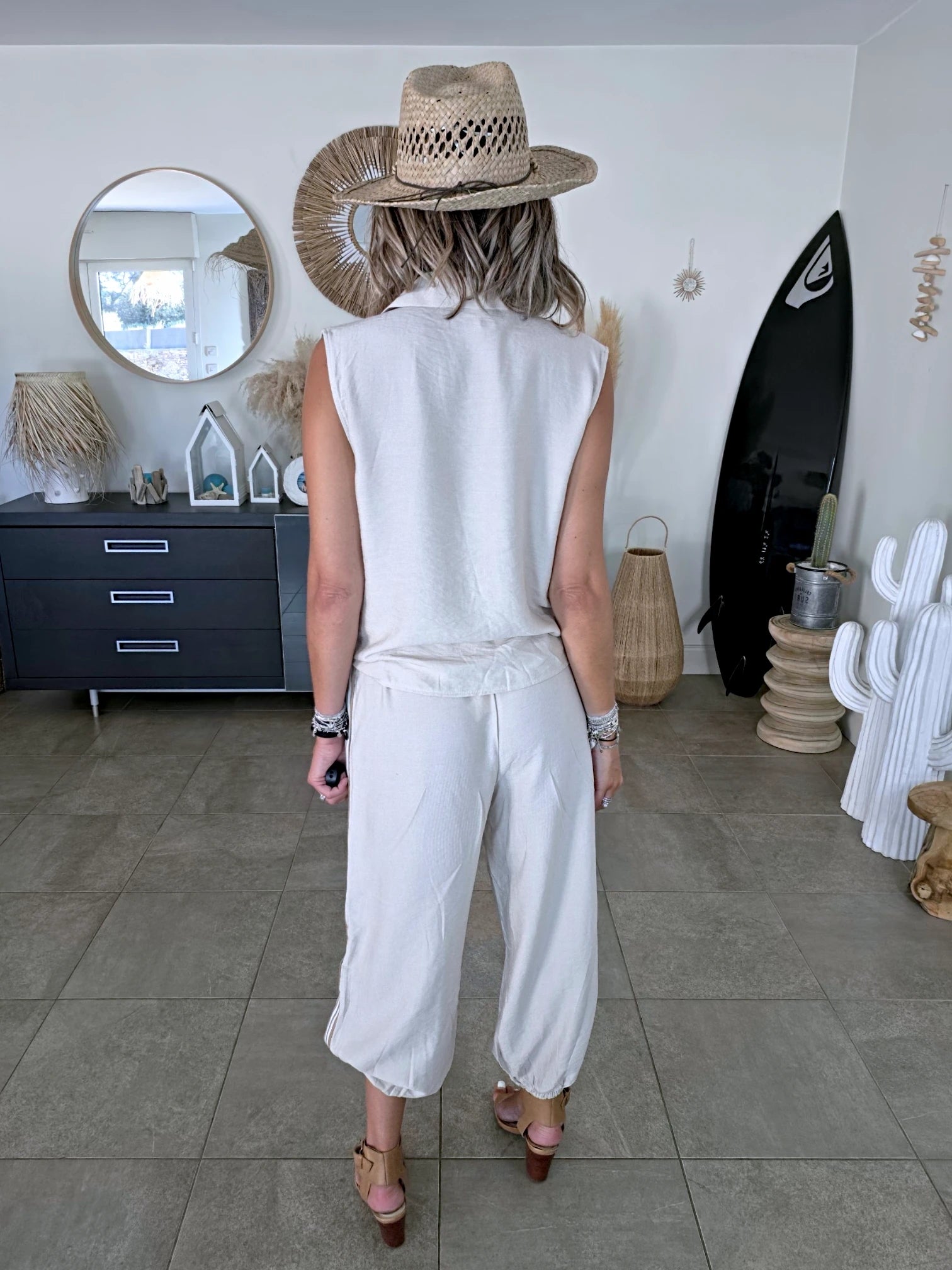 Ensemble beige haut + pantalon à bandes latérales