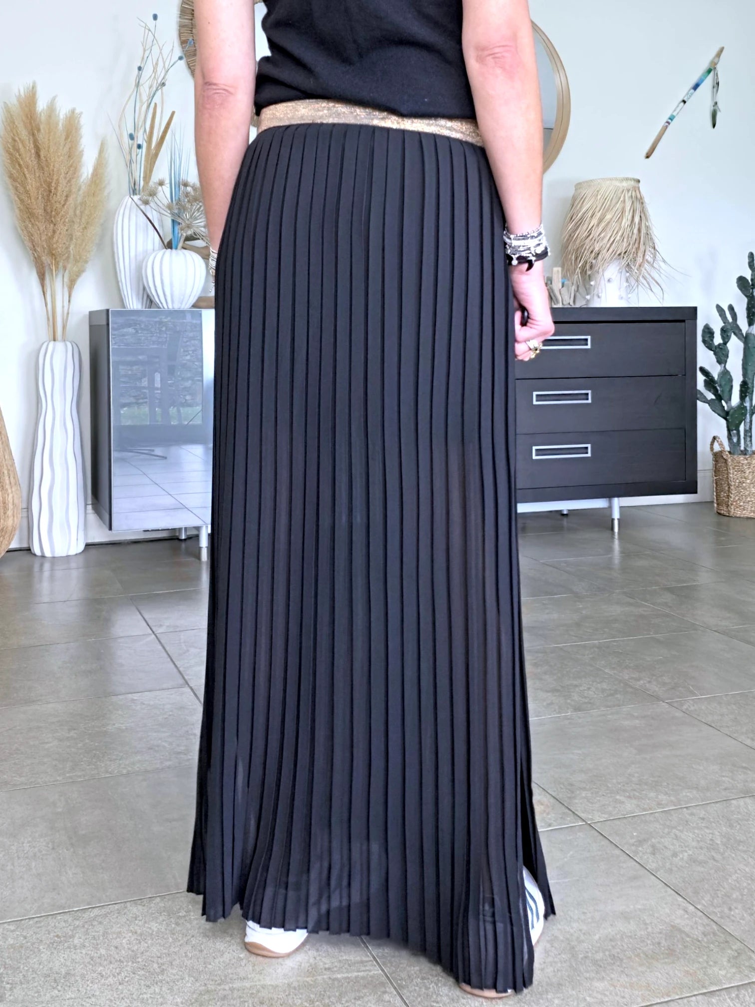 Jupe noire plissée - 𝐌𝐚𝐫𝐢𝐧𝐚𝟒𝟒𝐟𝐚𝐦𝐢𝐥𝐲