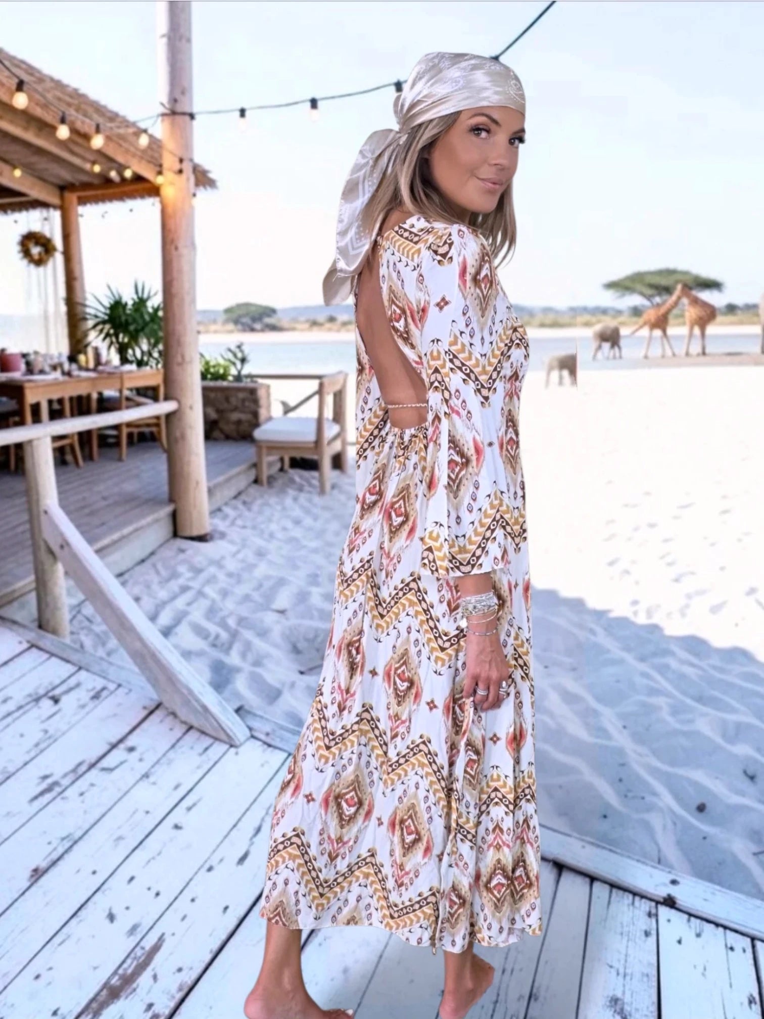 Robe africa à dos ouvert