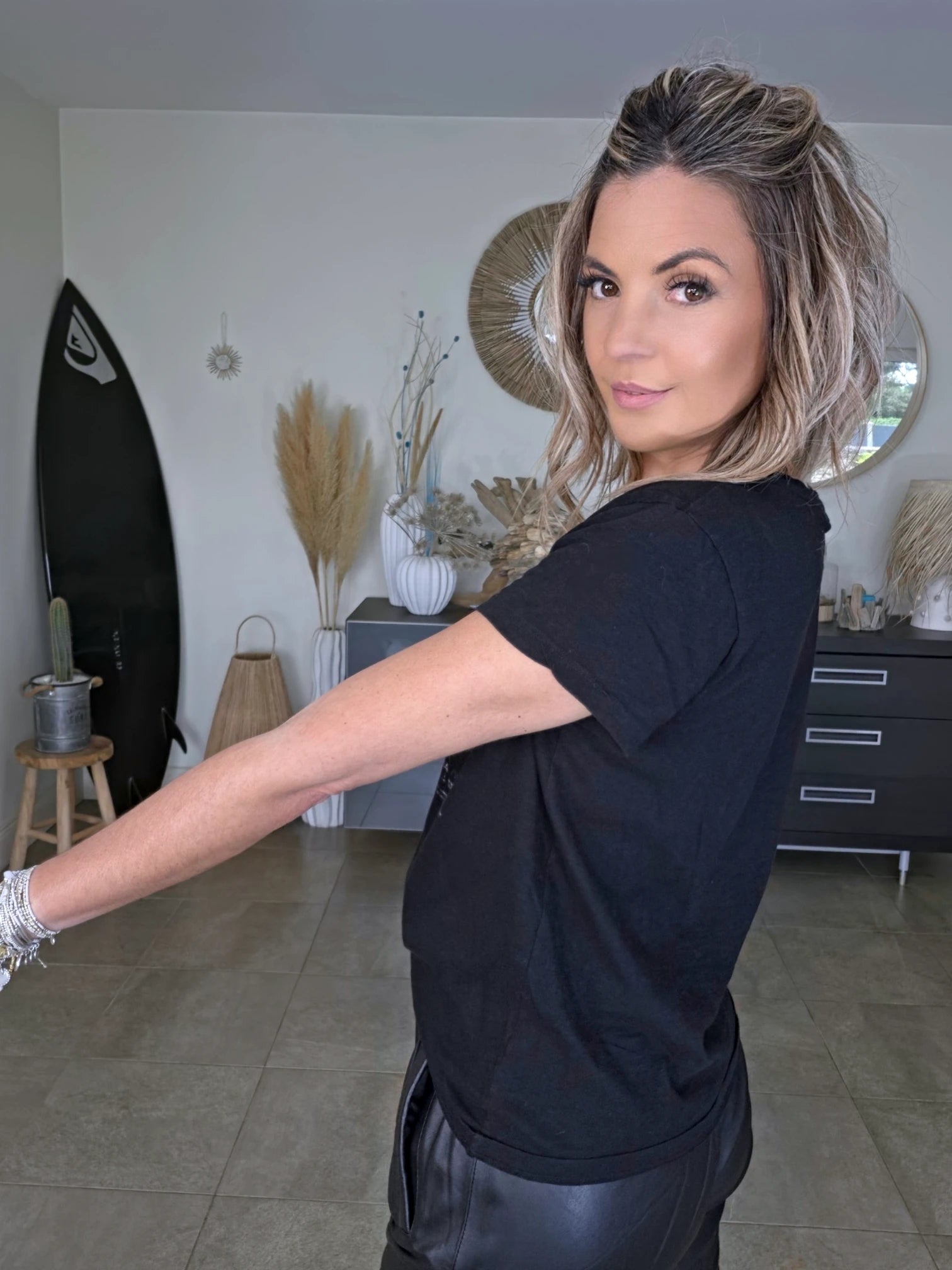 T-shirt noir à inscriptions militaires - 𝐌𝐚𝐫𝐢𝐧𝐚𝟒𝟒𝐟𝐚𝐦𝐢𝐥𝐲