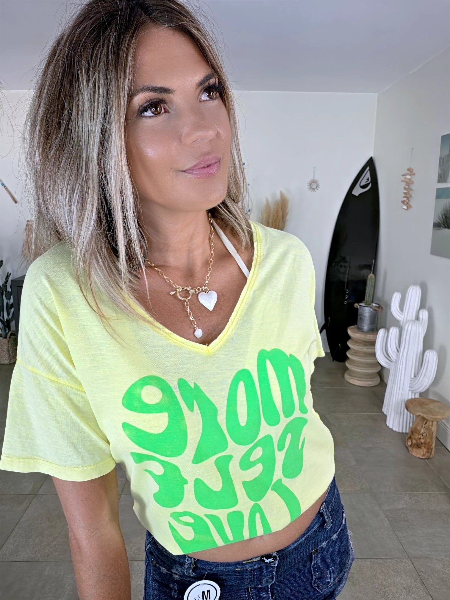 T-shirt jaune à inscription fluo