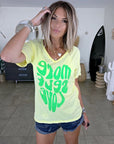 T-shirt jaune à inscription fluo