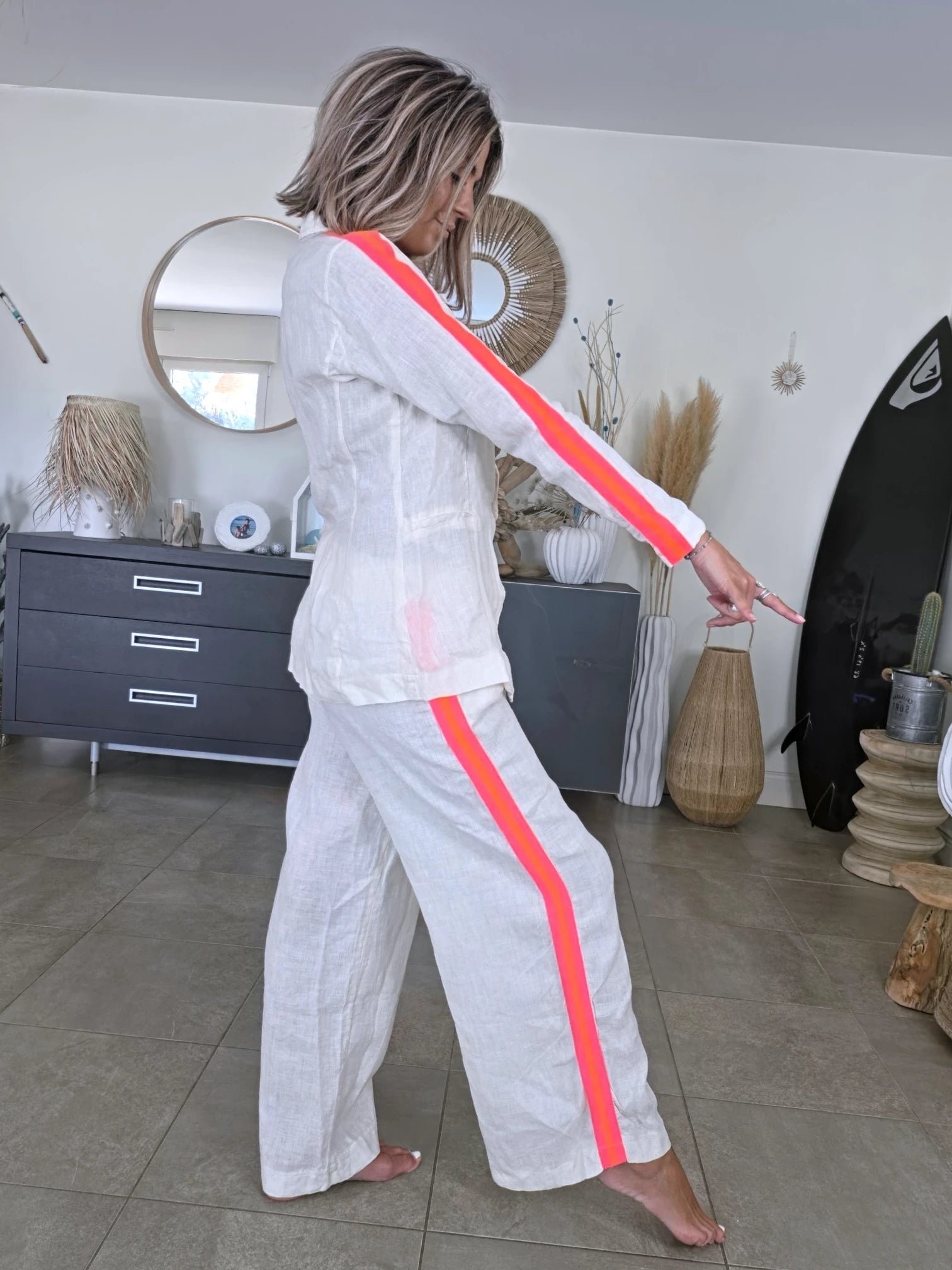 Ensemble veste + Pantalon en lin écru à bandes latérales fluo