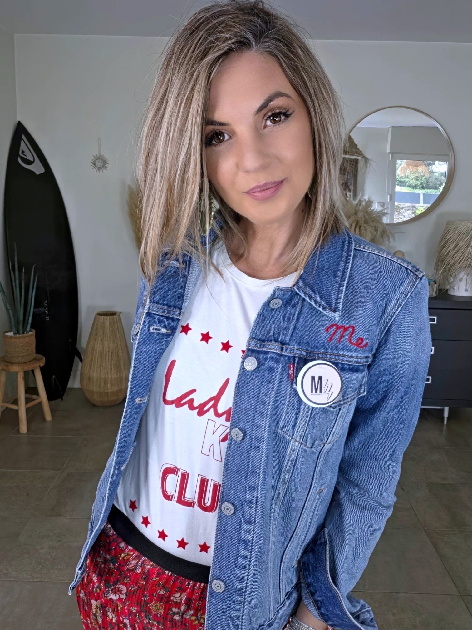 T-shirt blanc à inscriptions rouges - 𝐌𝐚𝐫𝐢𝐧𝐚𝟒𝟒𝐟𝐚𝐦𝐢𝐥𝐲