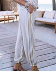Ensemble beige haut + pantalon à bandes latérales