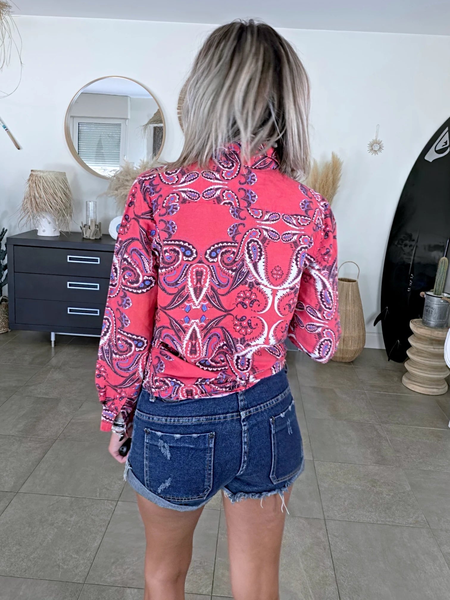 Chemise rouge délavé à imprimé bandana