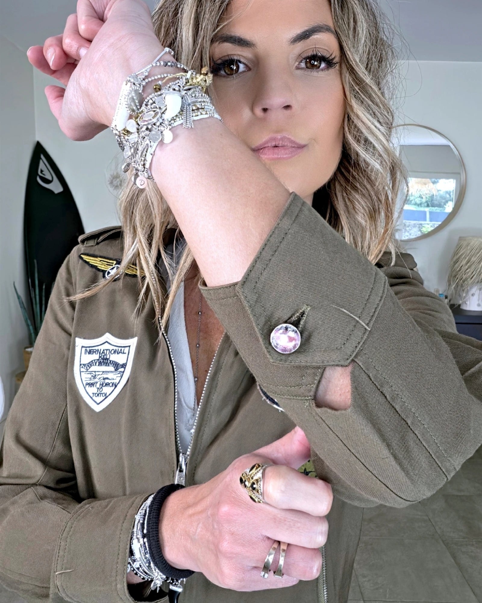 Blouson kaki à esprit militaire