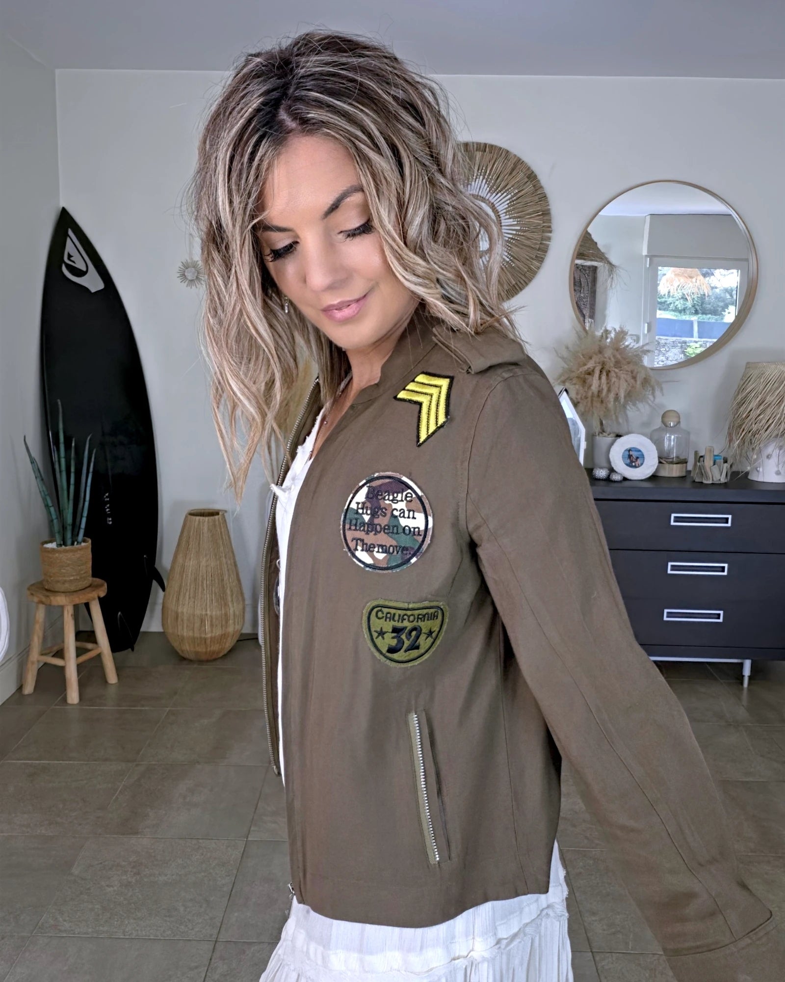 Blouson kaki à esprit militaire