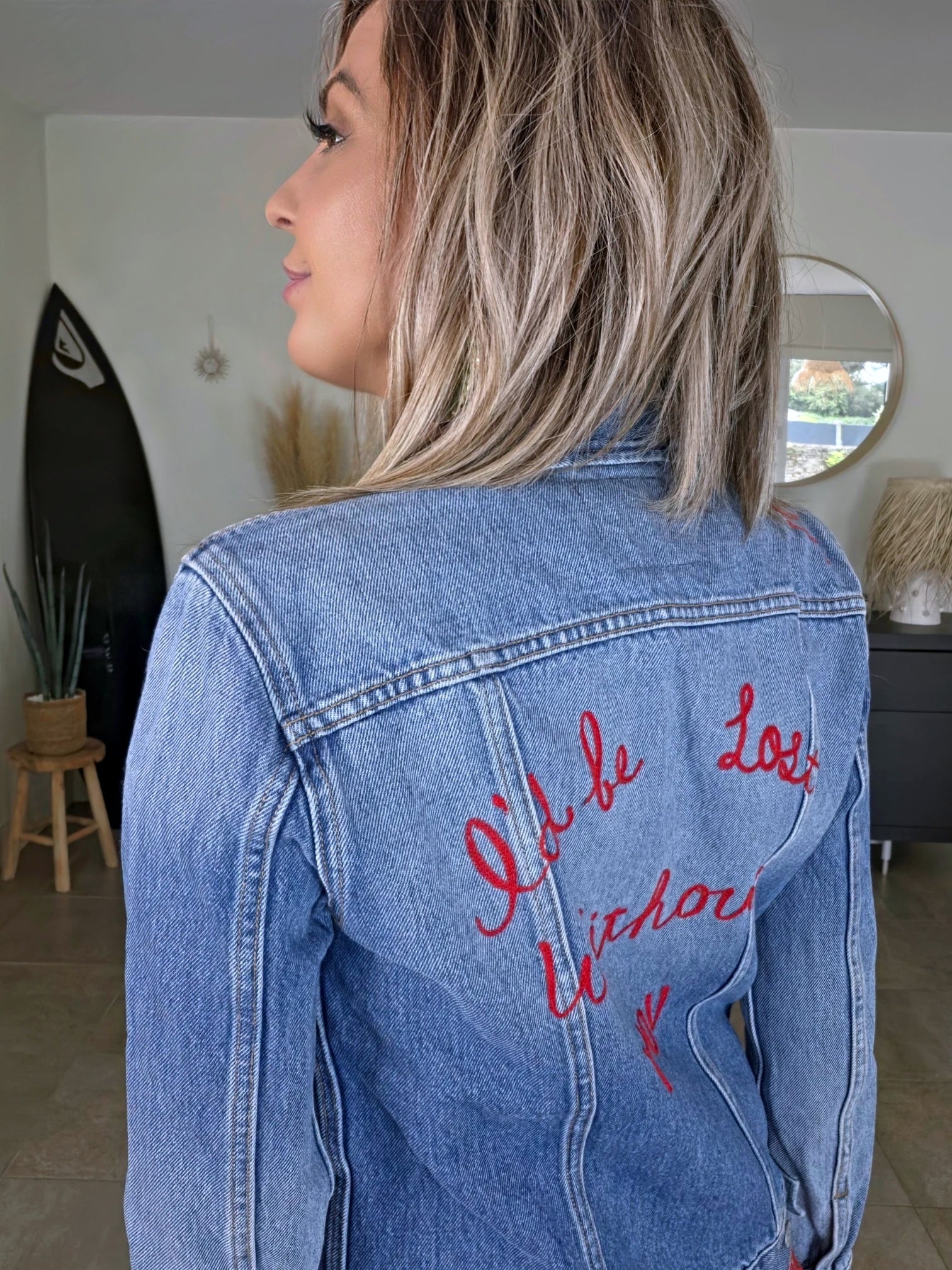 Veste en jean à inscriptions - 𝐌𝐚𝐫𝐢𝐧𝐚𝟒𝟒𝐟𝐚𝐦𝐢𝐥𝐲