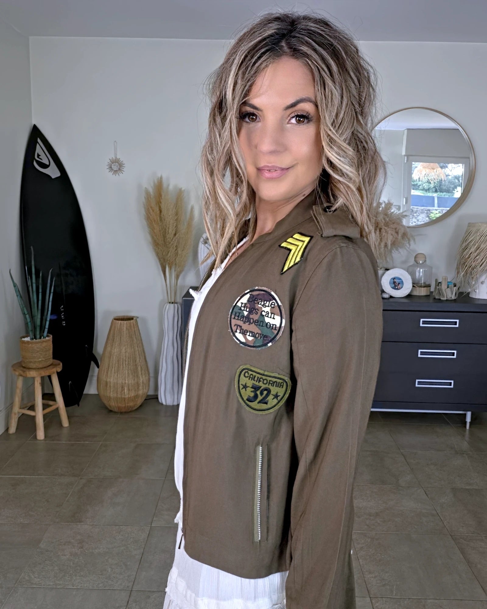Blouson kaki à esprit militaire