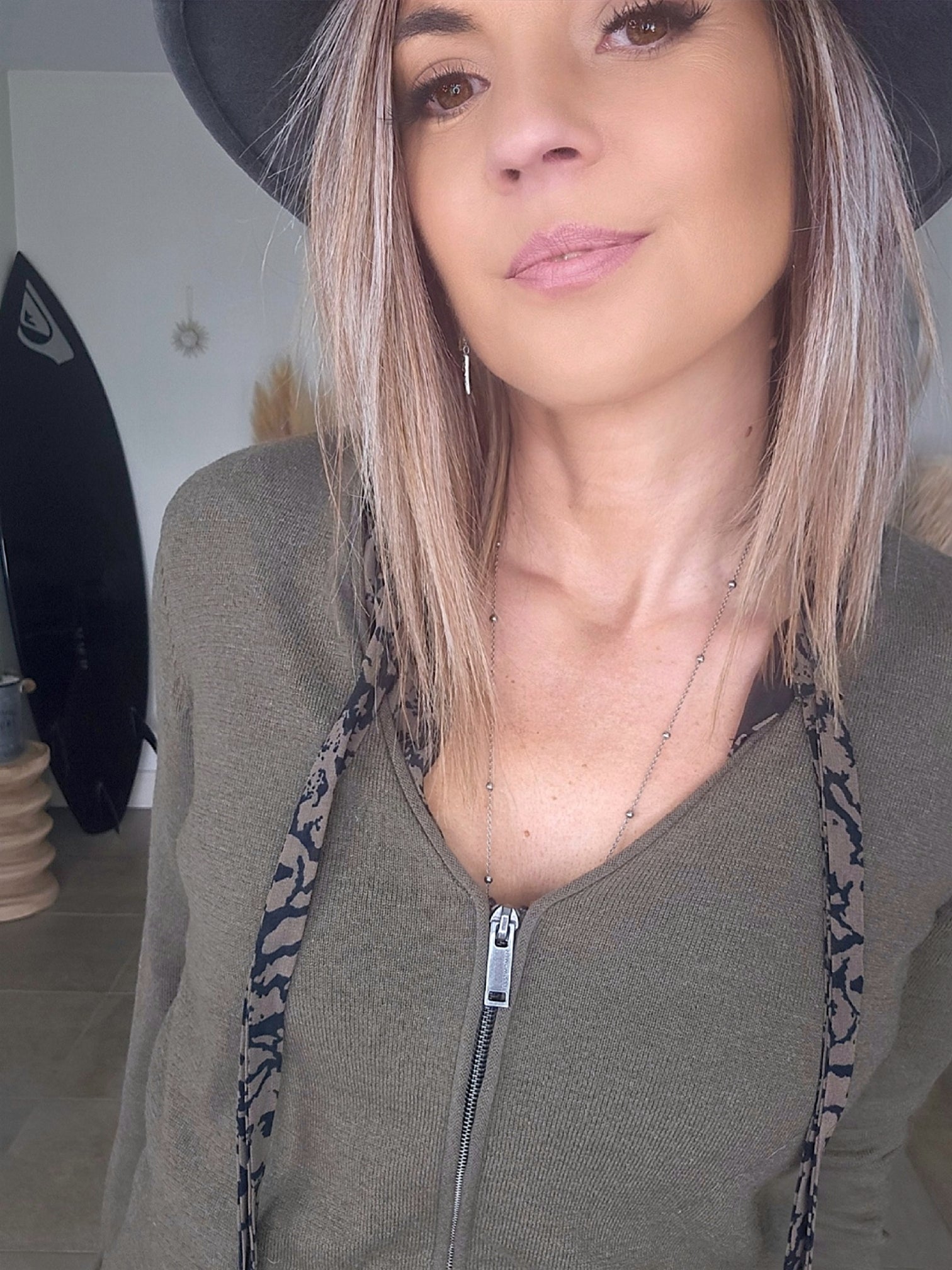 Cardigan kaki à écusson perles bijoux - 𝐌𝐚𝐫𝐢𝐧𝐚𝟒𝟒𝐟𝐚𝐦𝐢𝐥𝐲