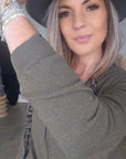 Cardigan kaki à écusson perles bijoux - 𝐌𝐚𝐫𝐢𝐧𝐚𝟒𝟒𝐟𝐚𝐦𝐢𝐥𝐲