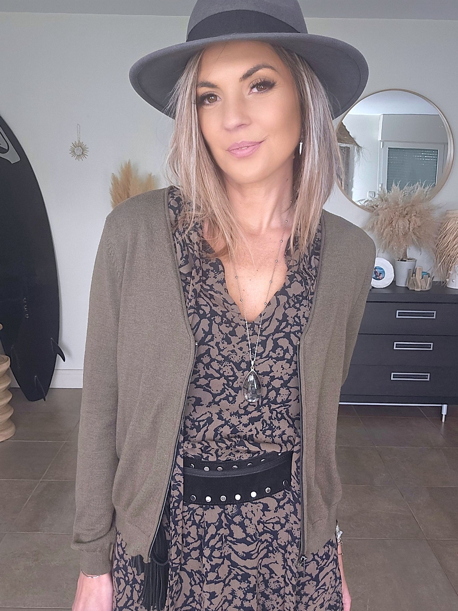 Cardigan kaki à écusson perles bijoux - 𝐌𝐚𝐫𝐢𝐧𝐚𝟒𝟒𝐟𝐚𝐦𝐢𝐥𝐲
