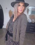 Cardigan kaki à écusson perles bijoux - 𝐌𝐚𝐫𝐢𝐧𝐚𝟒𝟒𝐟𝐚𝐦𝐢𝐥𝐲