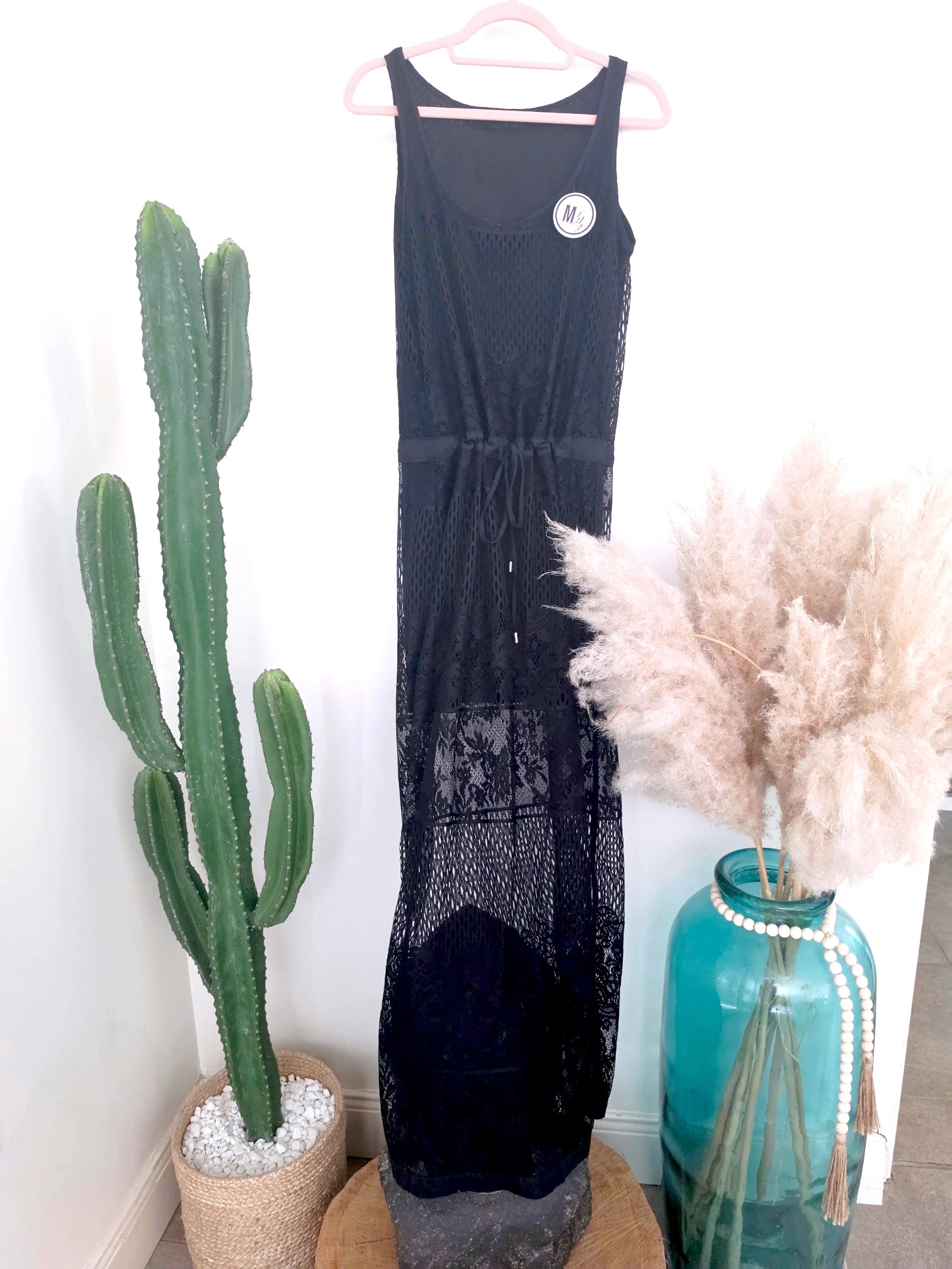 Robe noire ajourée