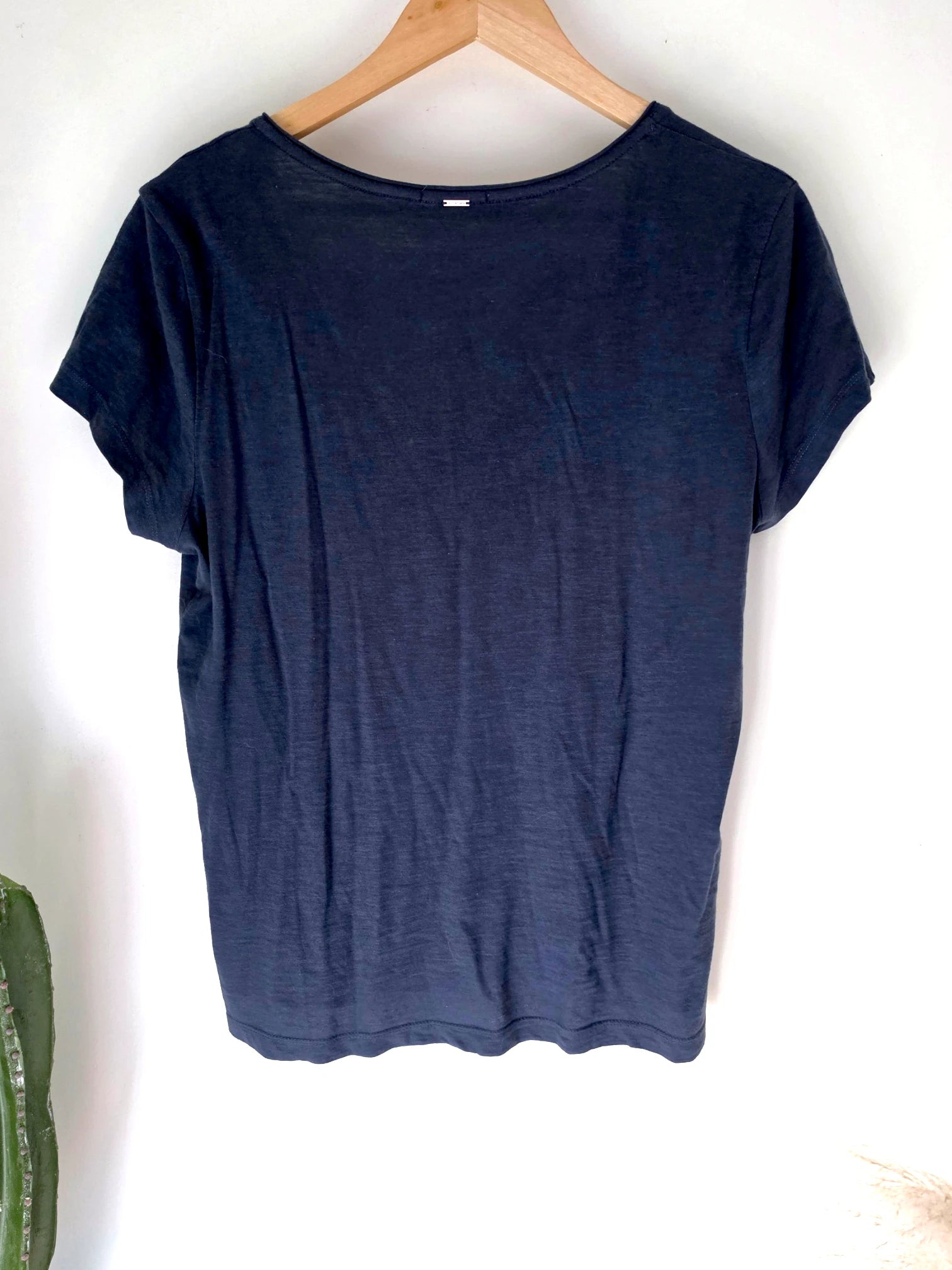 T-shirt bleu à inscriptions